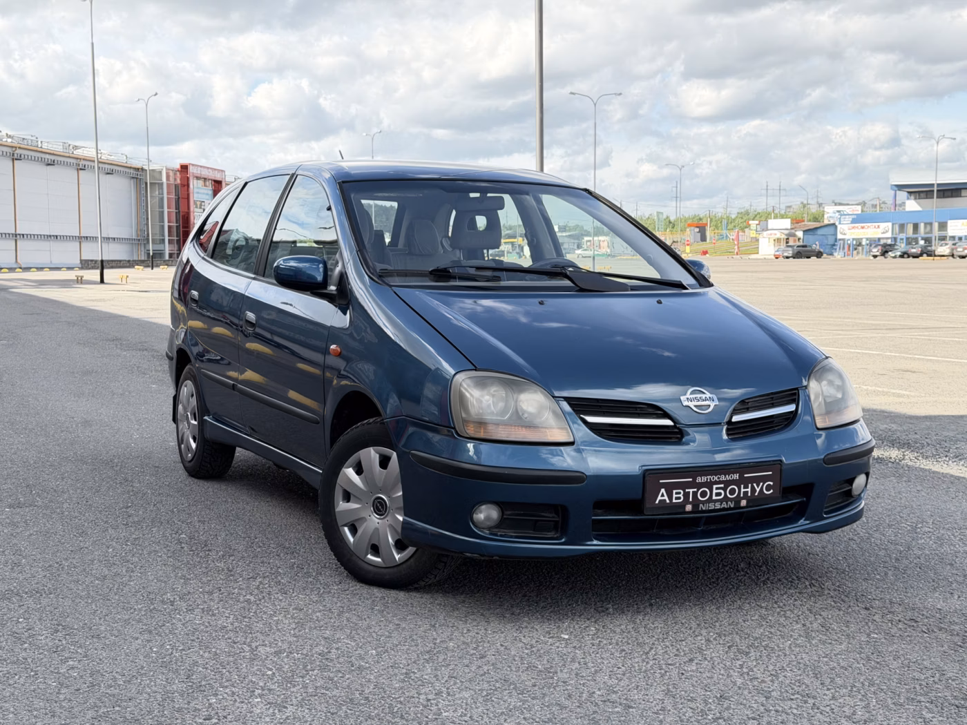 Nissan Almera Tino фото 3
