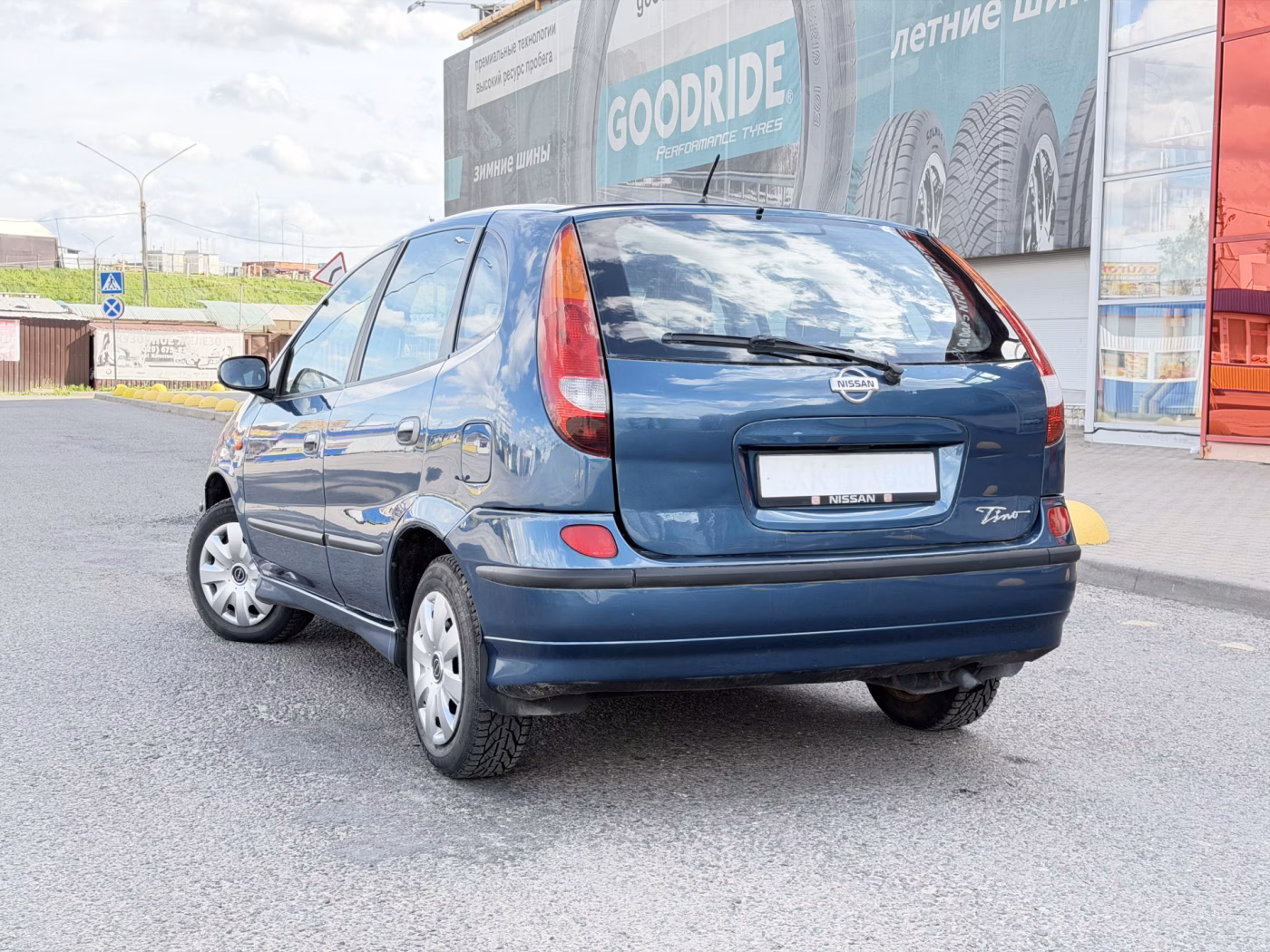 Nissan Almera Tino фото 4