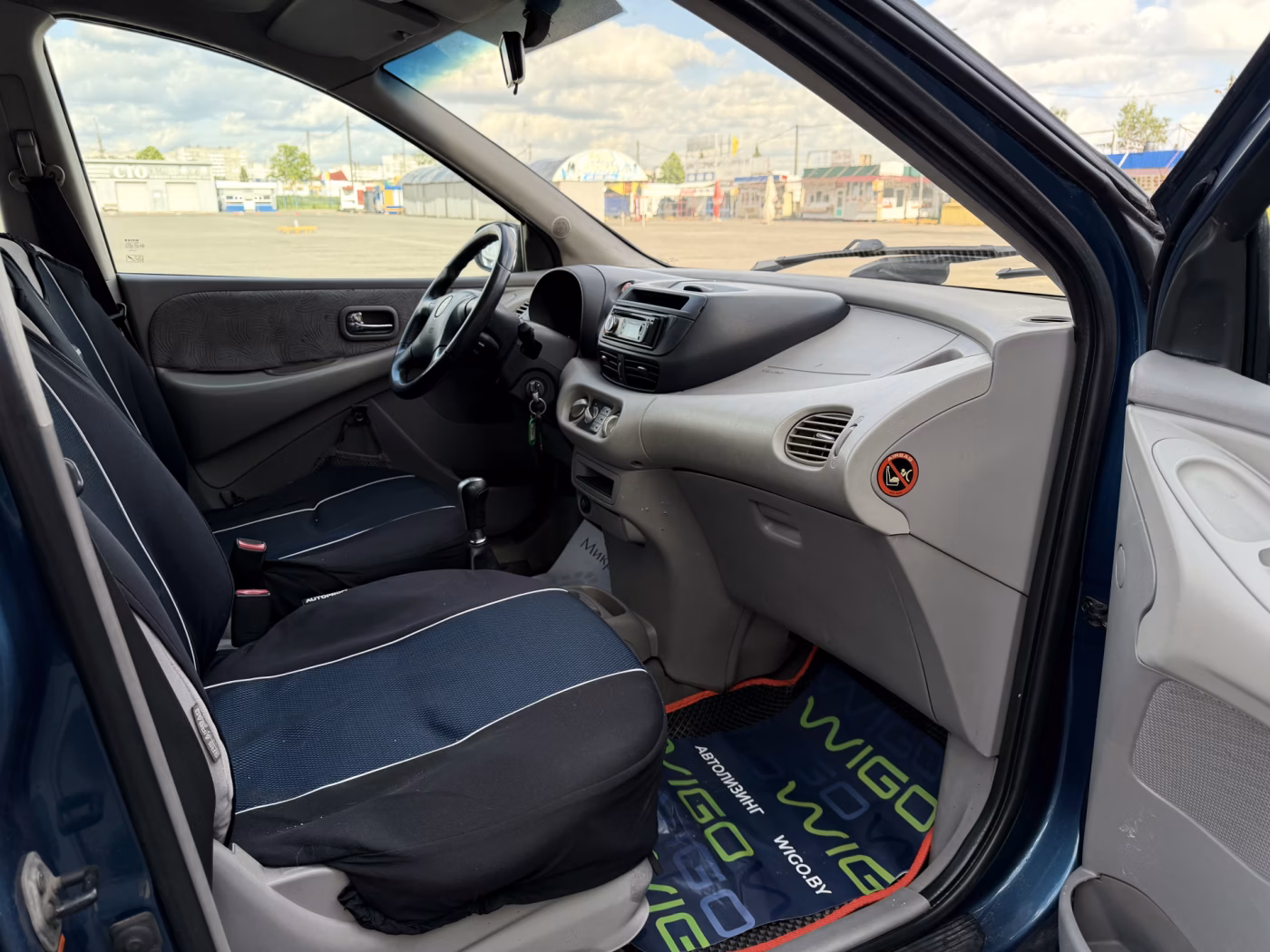 Nissan Almera Tino фото 8