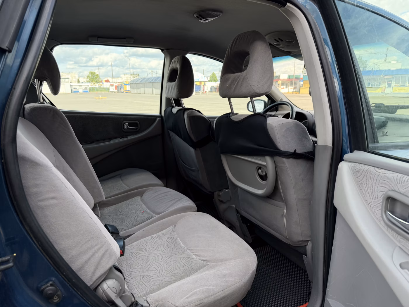 Nissan Almera Tino фото 7