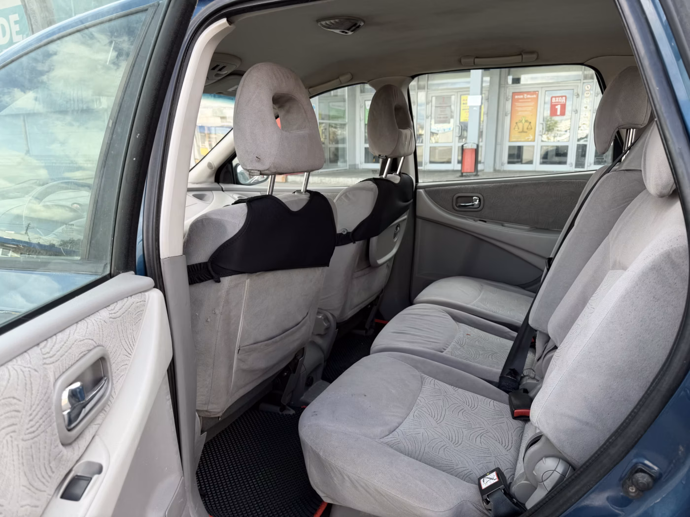 Nissan Almera Tino фото 6