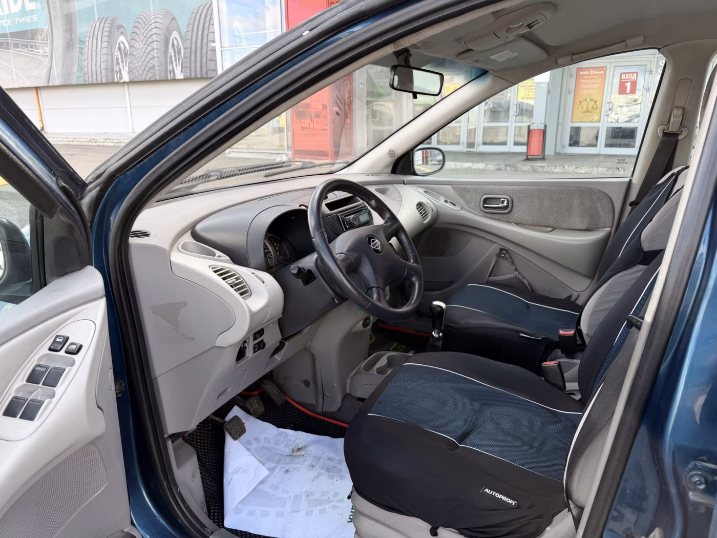 Nissan Almera Tino фото 5
