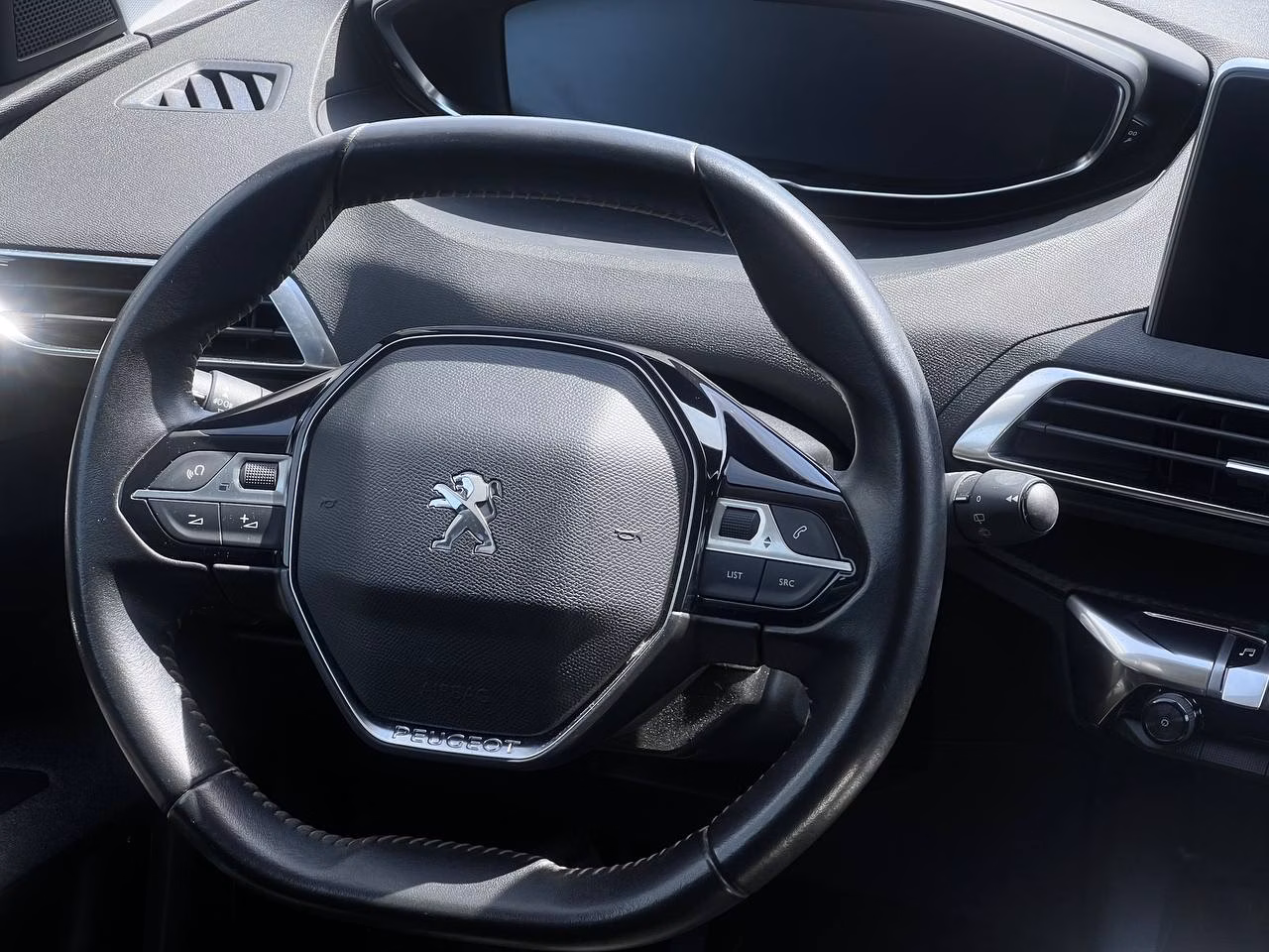 Peugeot 5008 фото 12