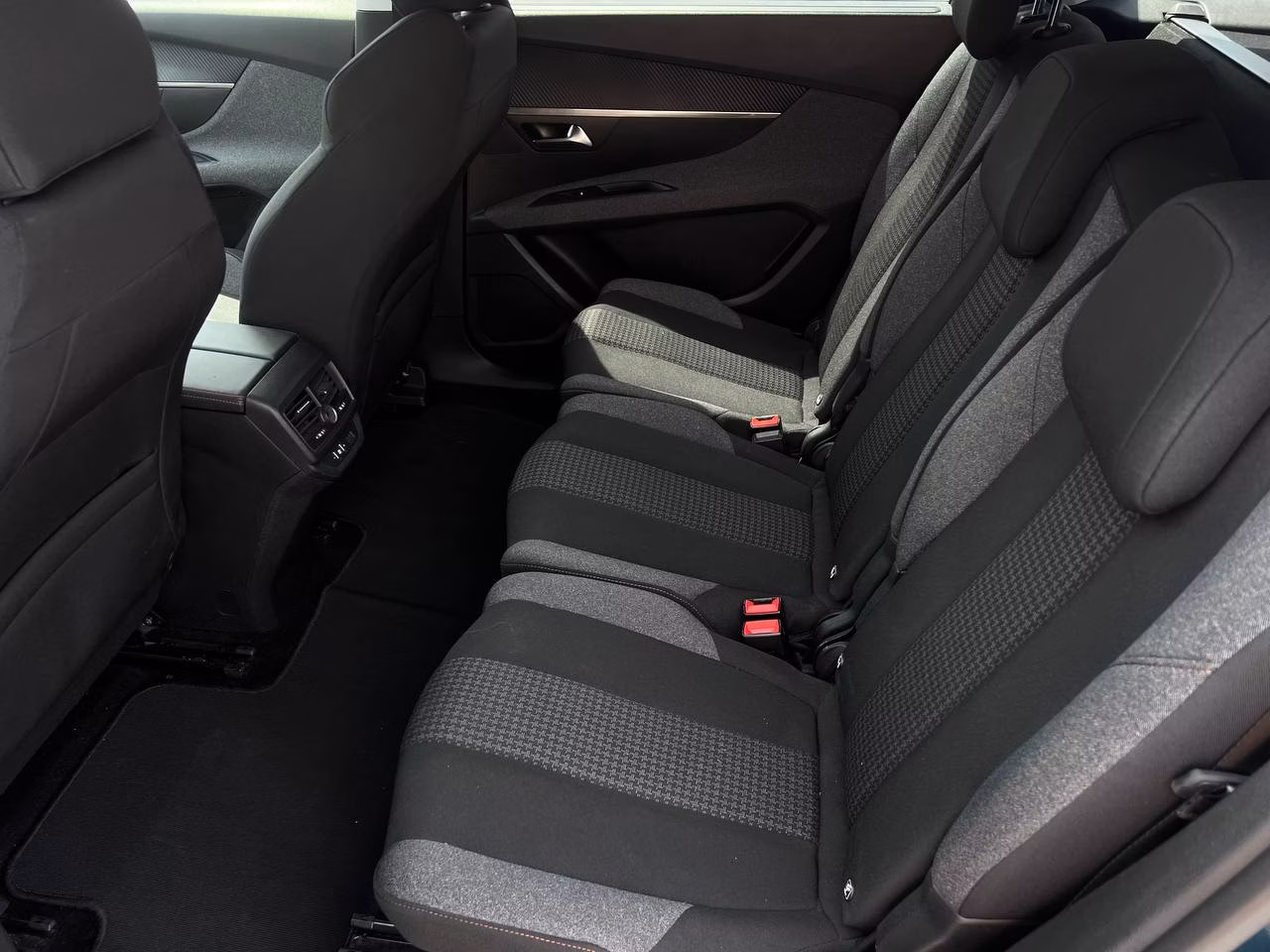 Peugeot 5008 фото 10