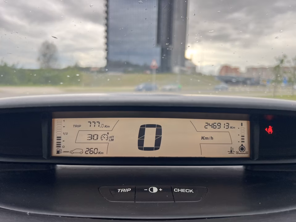 Citroen C4 фото 17