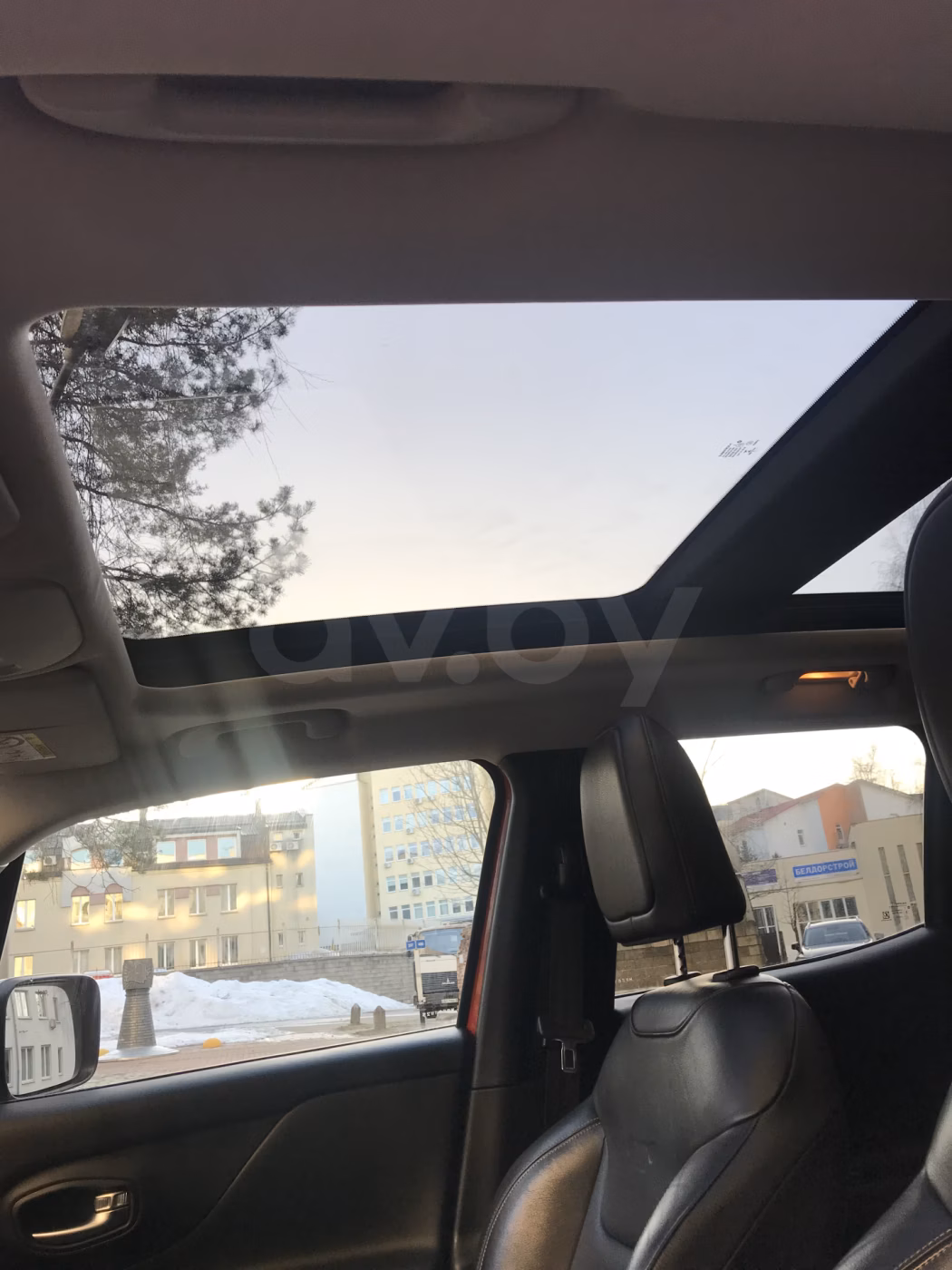 Jeep Renegade фото 15