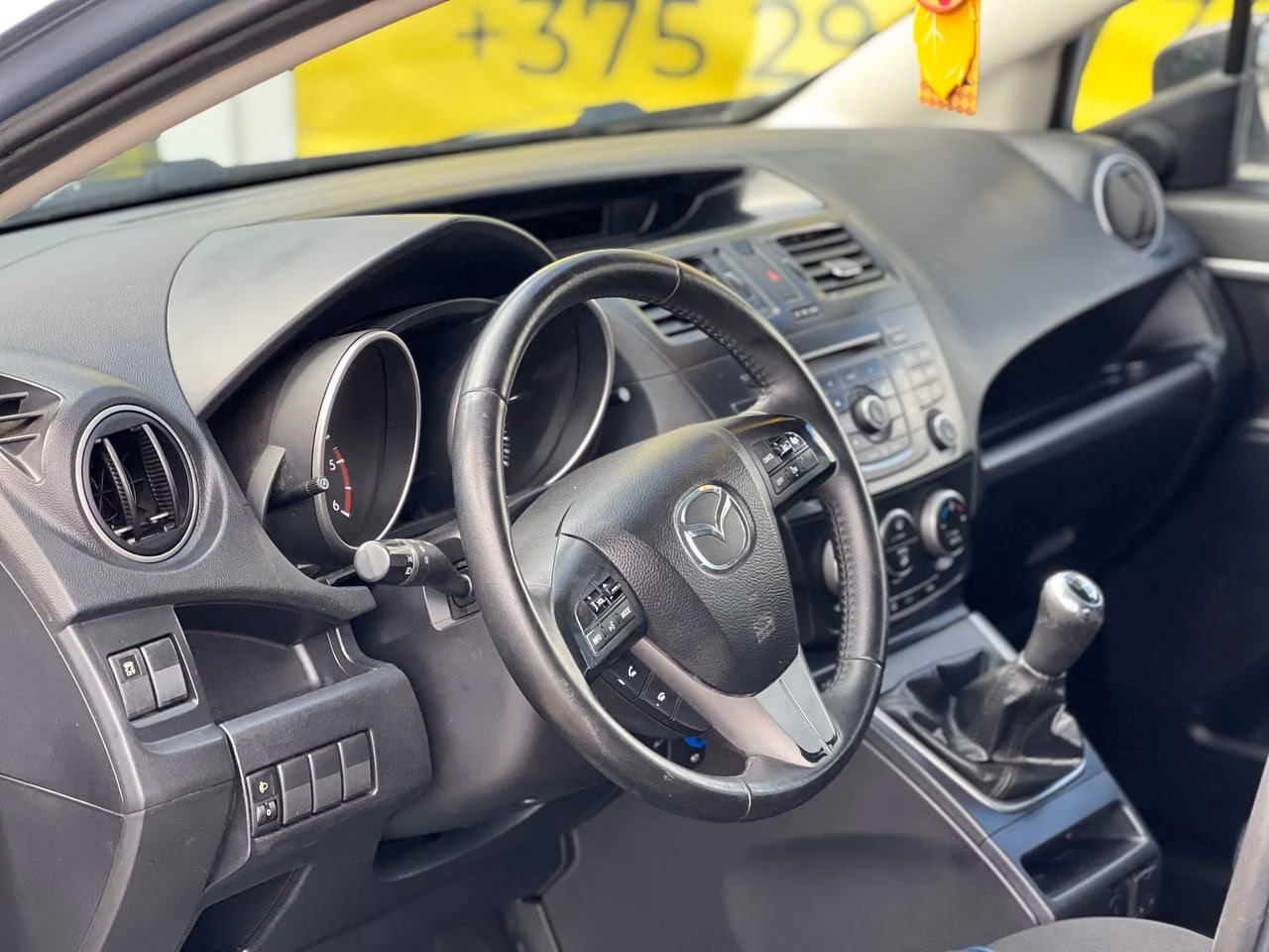 Mazda 5 фото 11