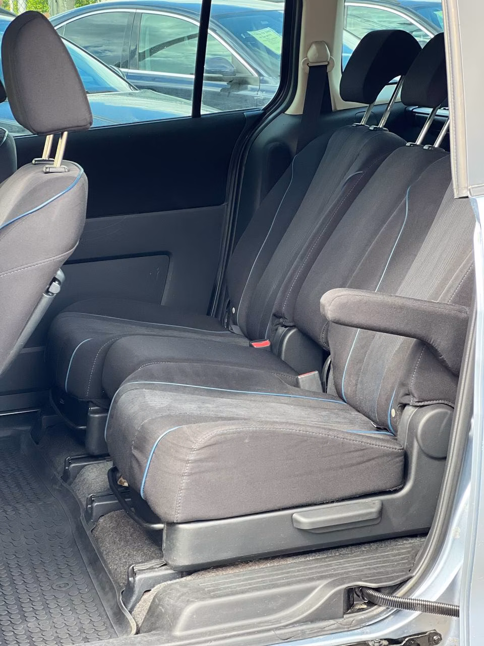 Mazda 5 фото 9