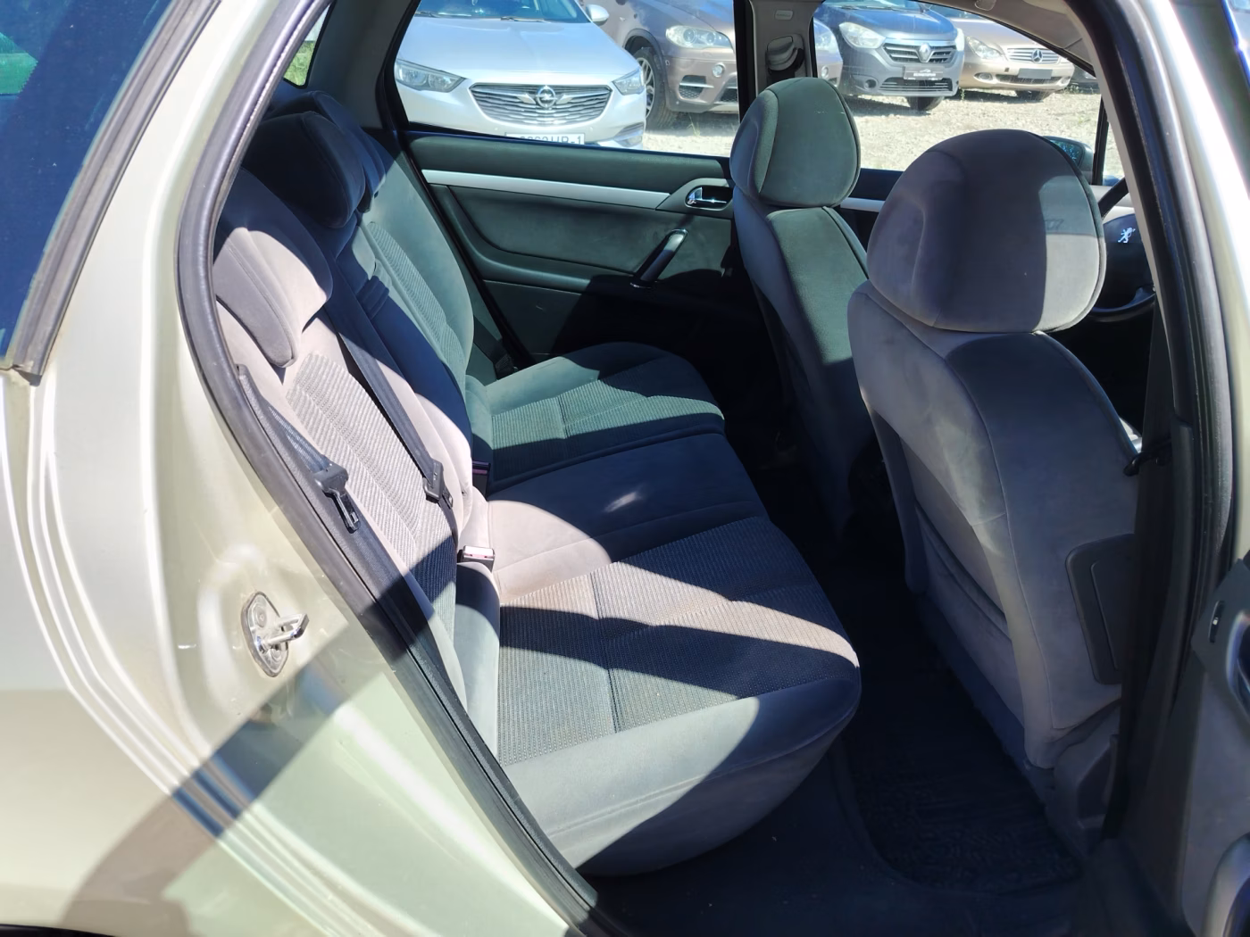 Peugeot 407 фото 8