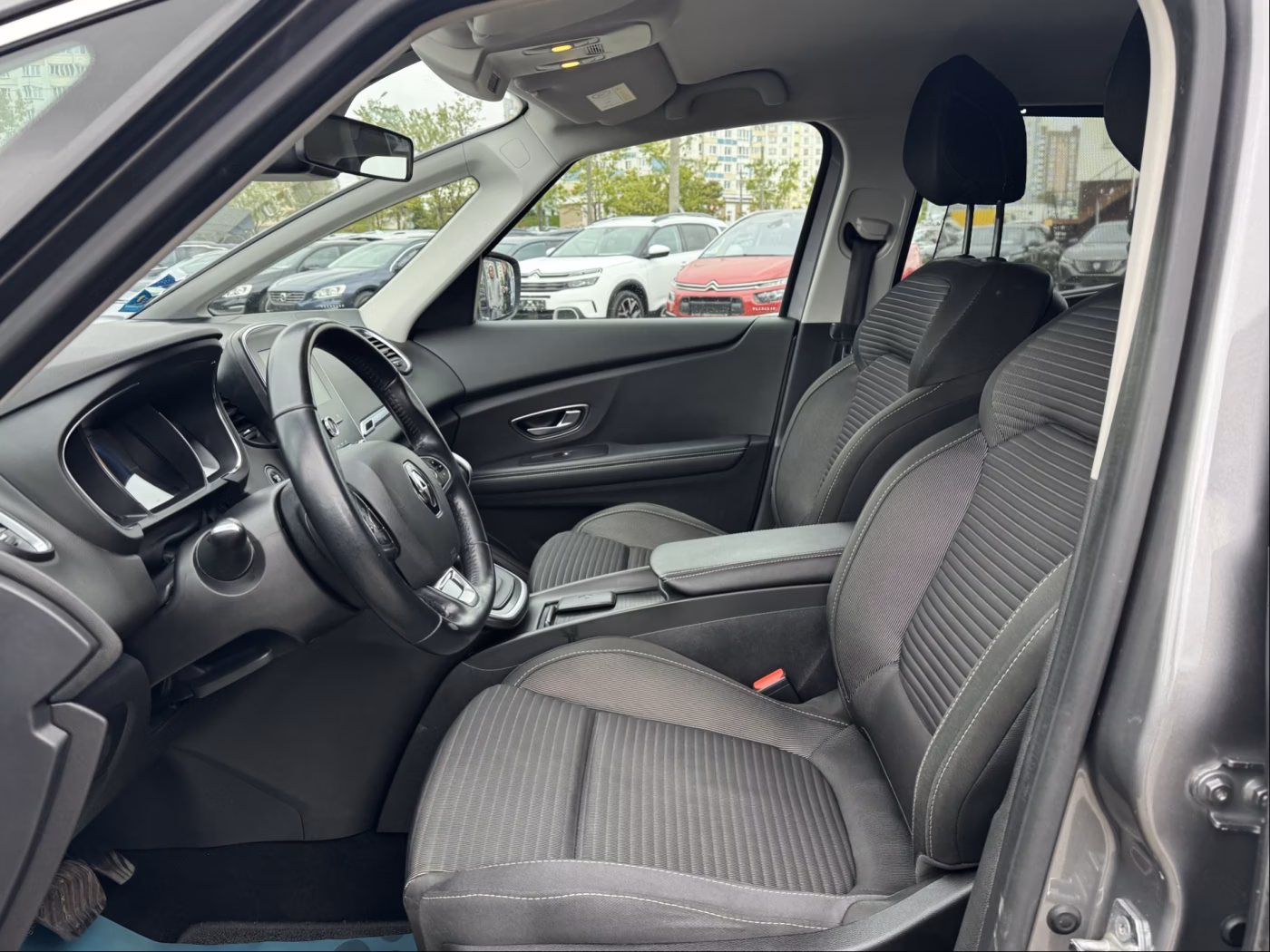 Renault Grand Scenic фото 10