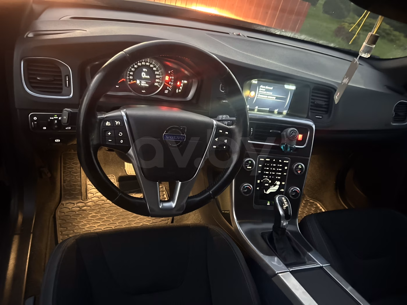 Volvo V60 фото 26