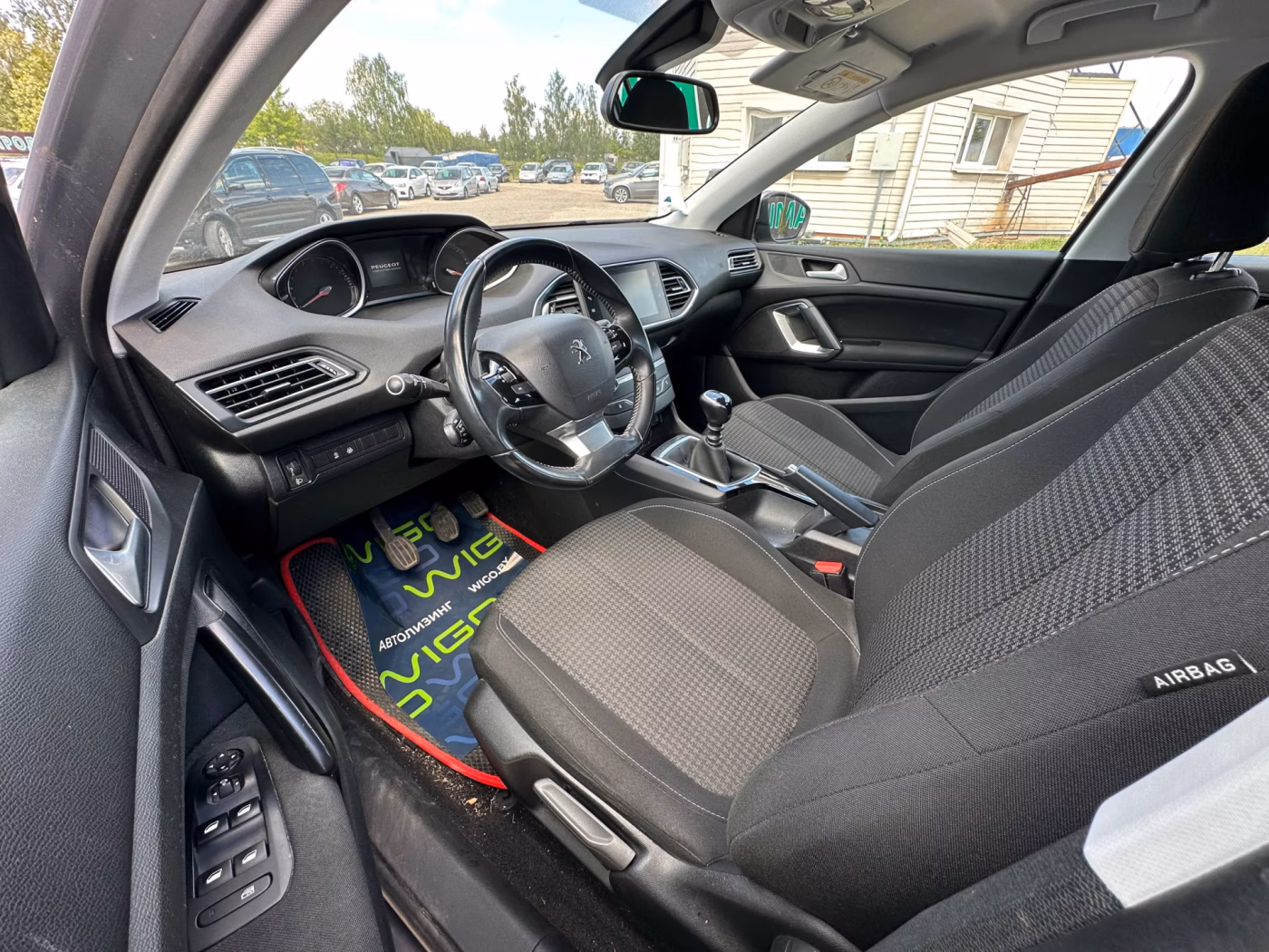 Peugeot 308 фото 10