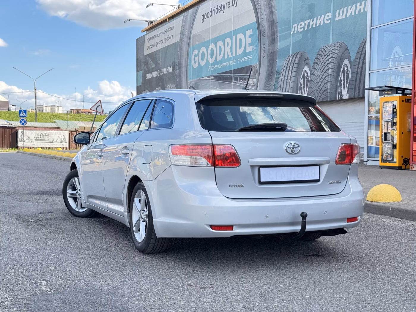 Toyota Avensis фото 4