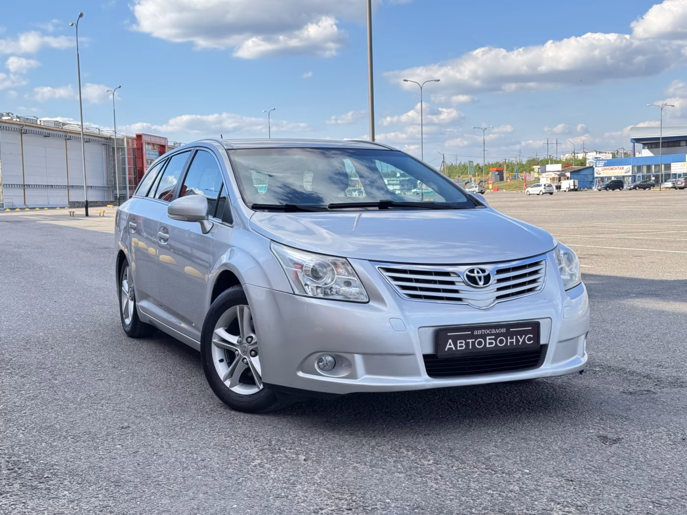 Toyota Avensis фото 3