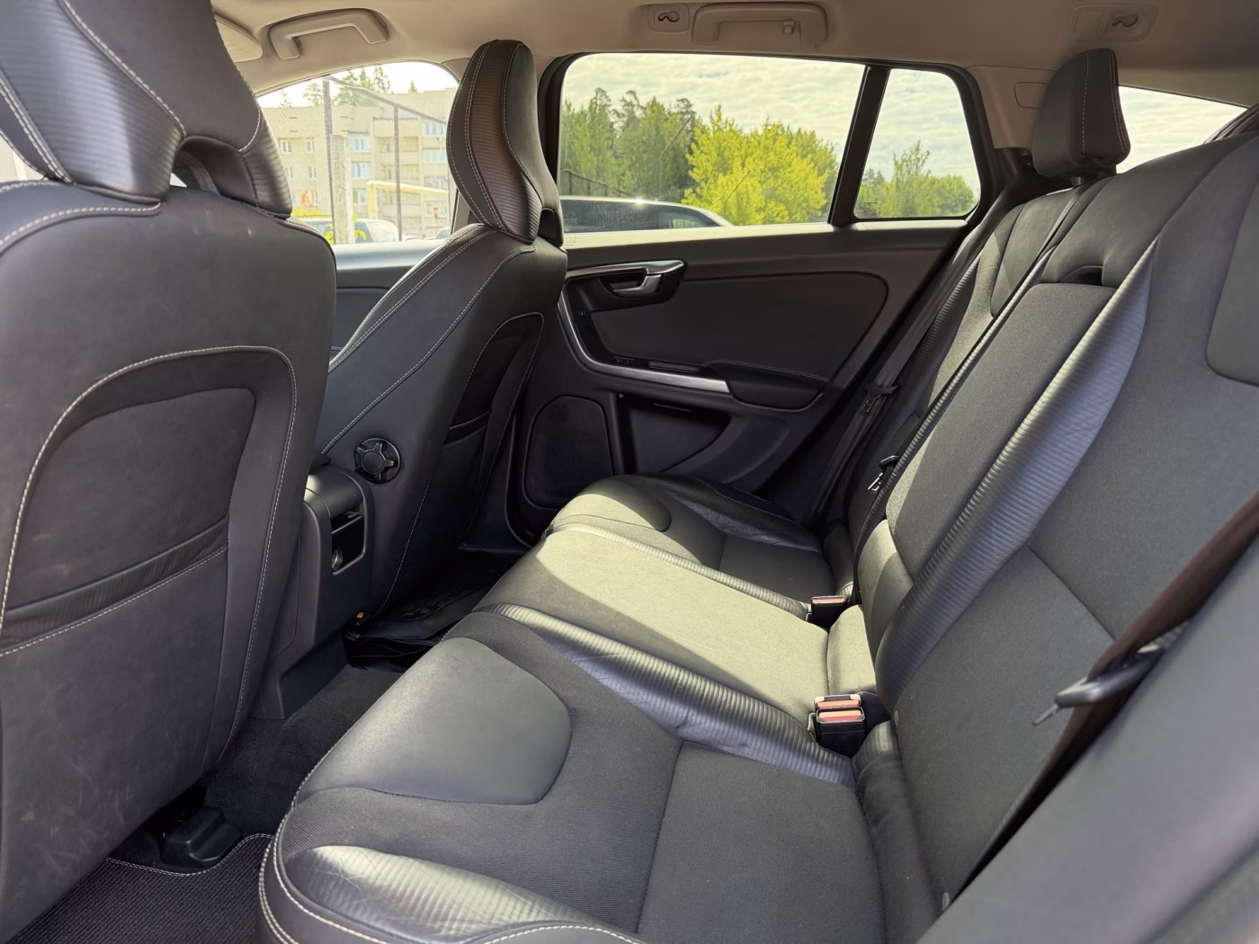 Volvo V60 фото 12