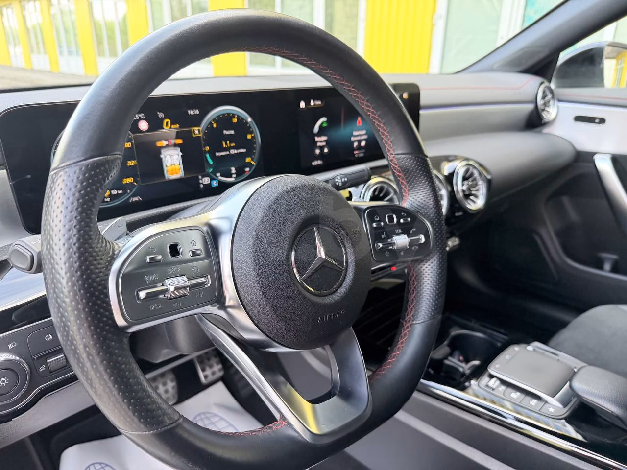 Mercedes-Benz CLA фото 9