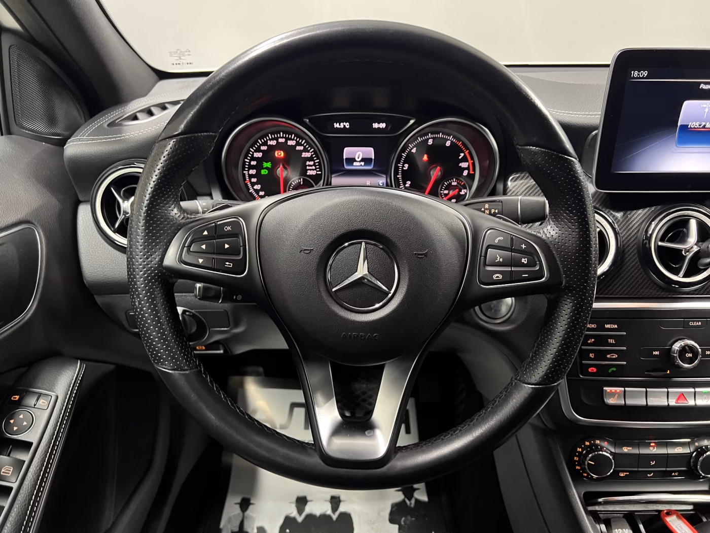 Mercedes-Benz GLA фото 13
