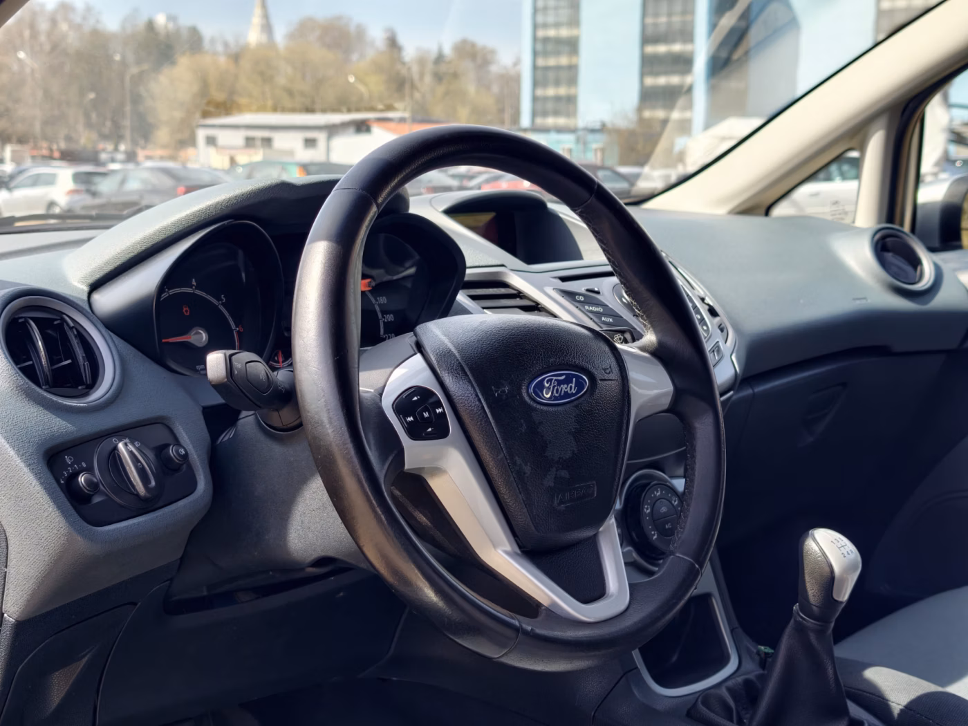 Ford Fiesta фото 9