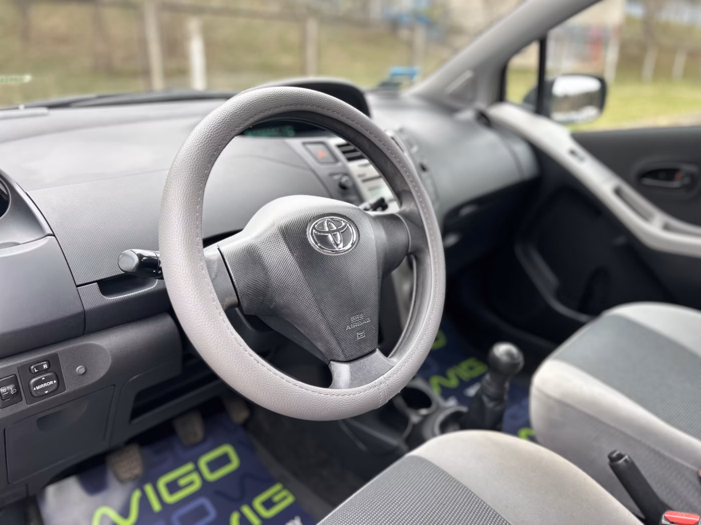 Toyota Yaris фото 9