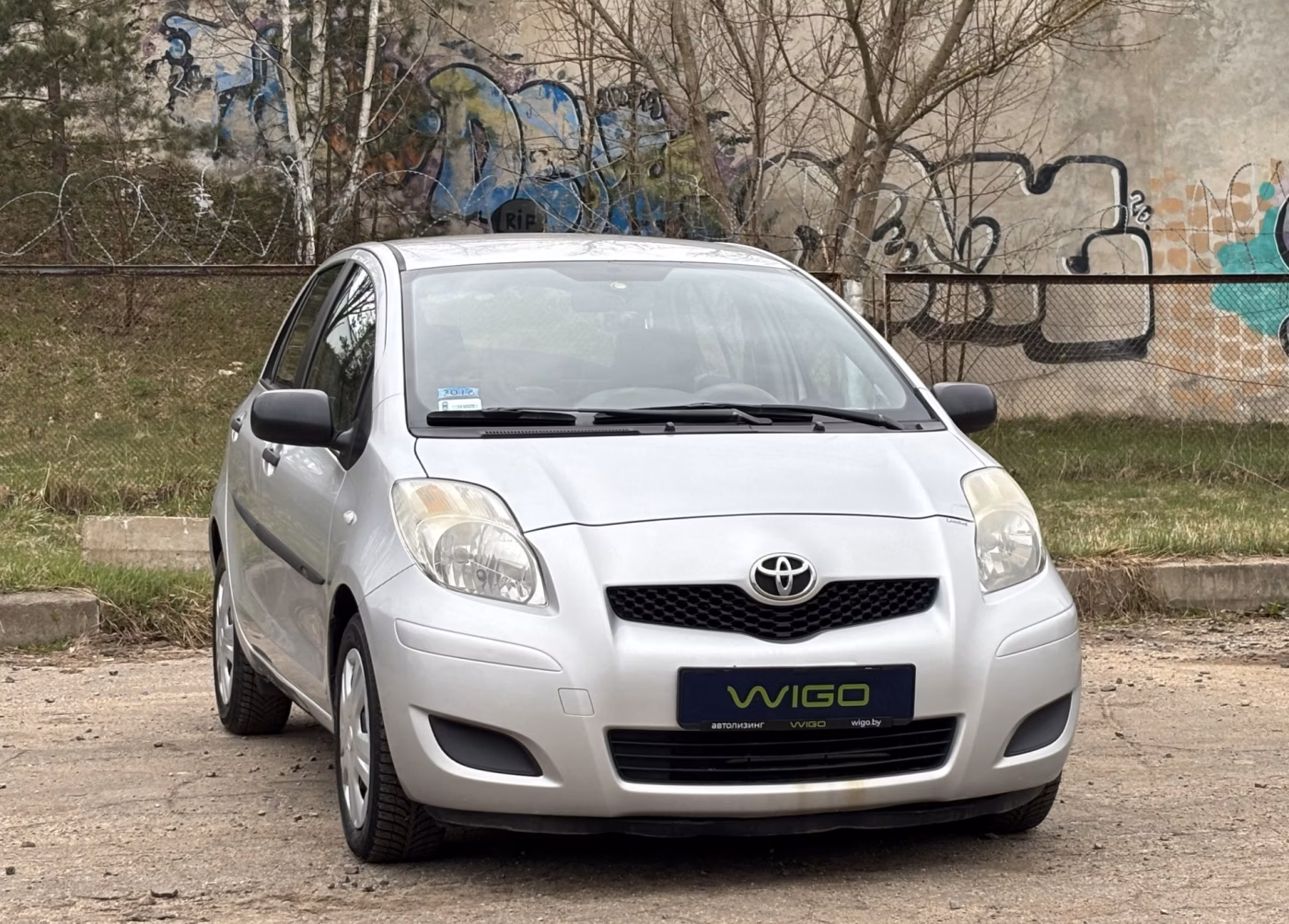 Toyota Yaris фото 2