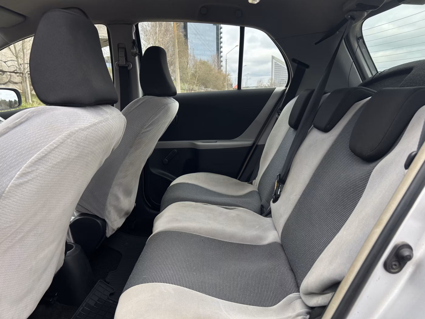 Toyota Yaris фото 11