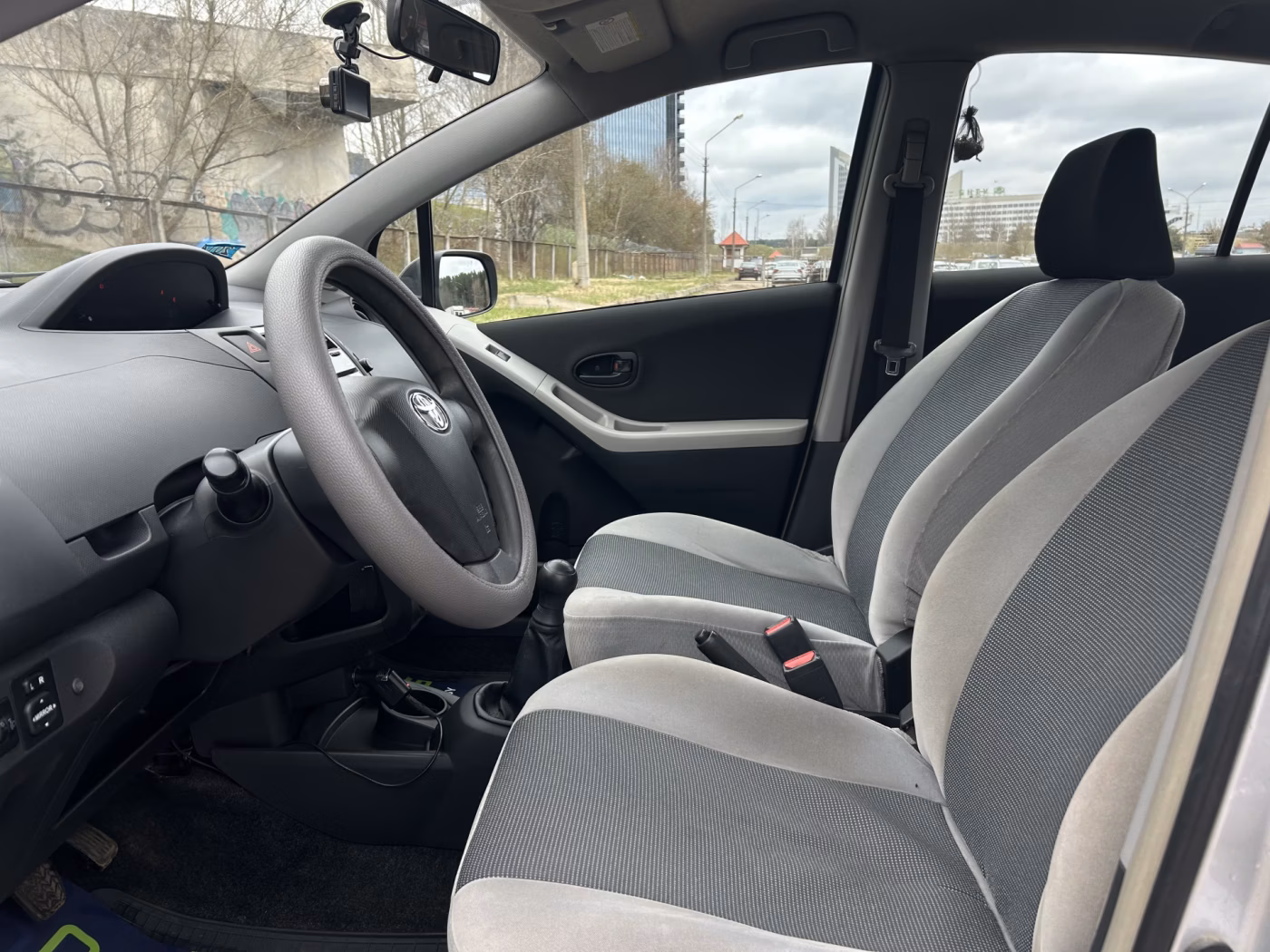 Toyota Yaris фото 10