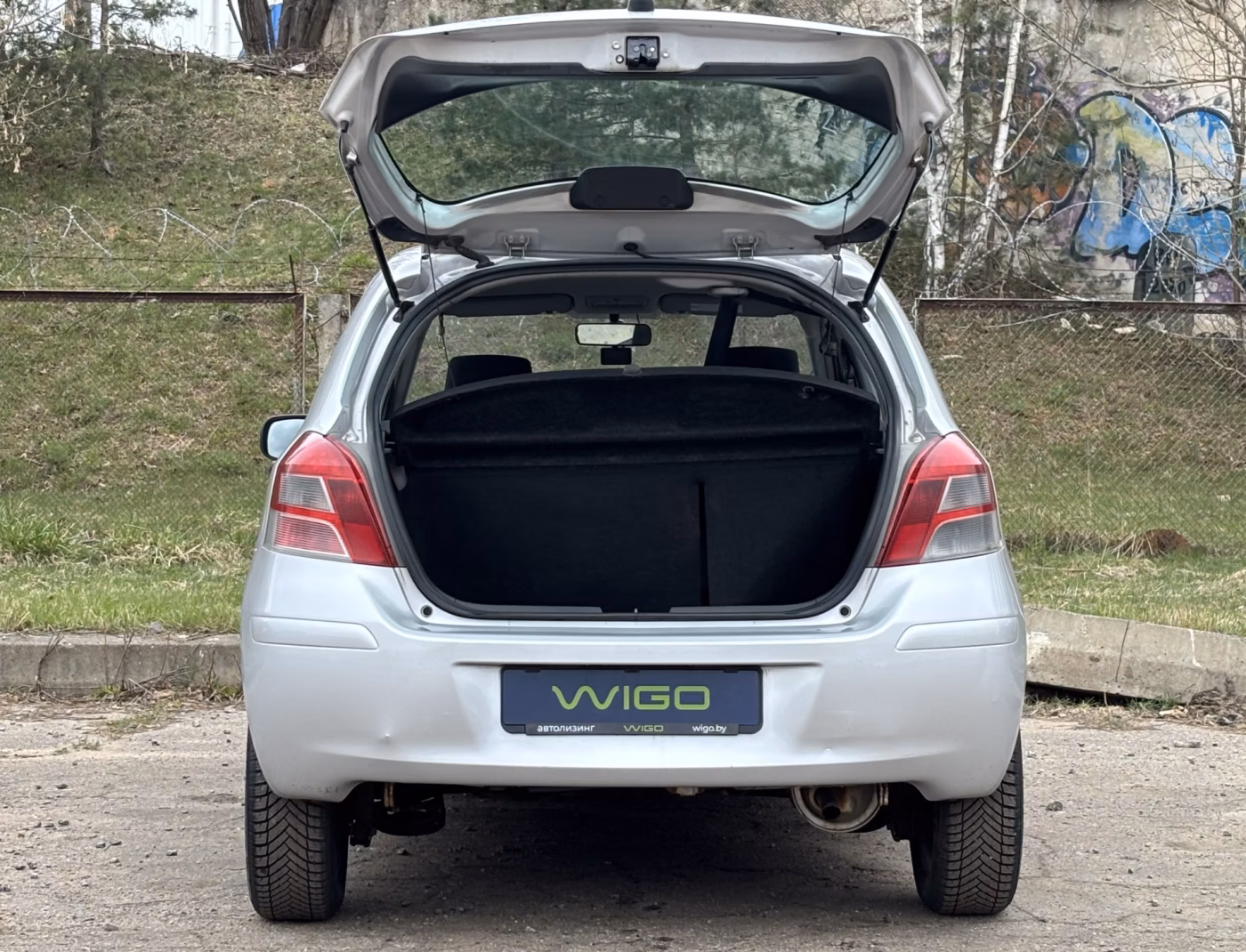 Toyota Yaris фото 8