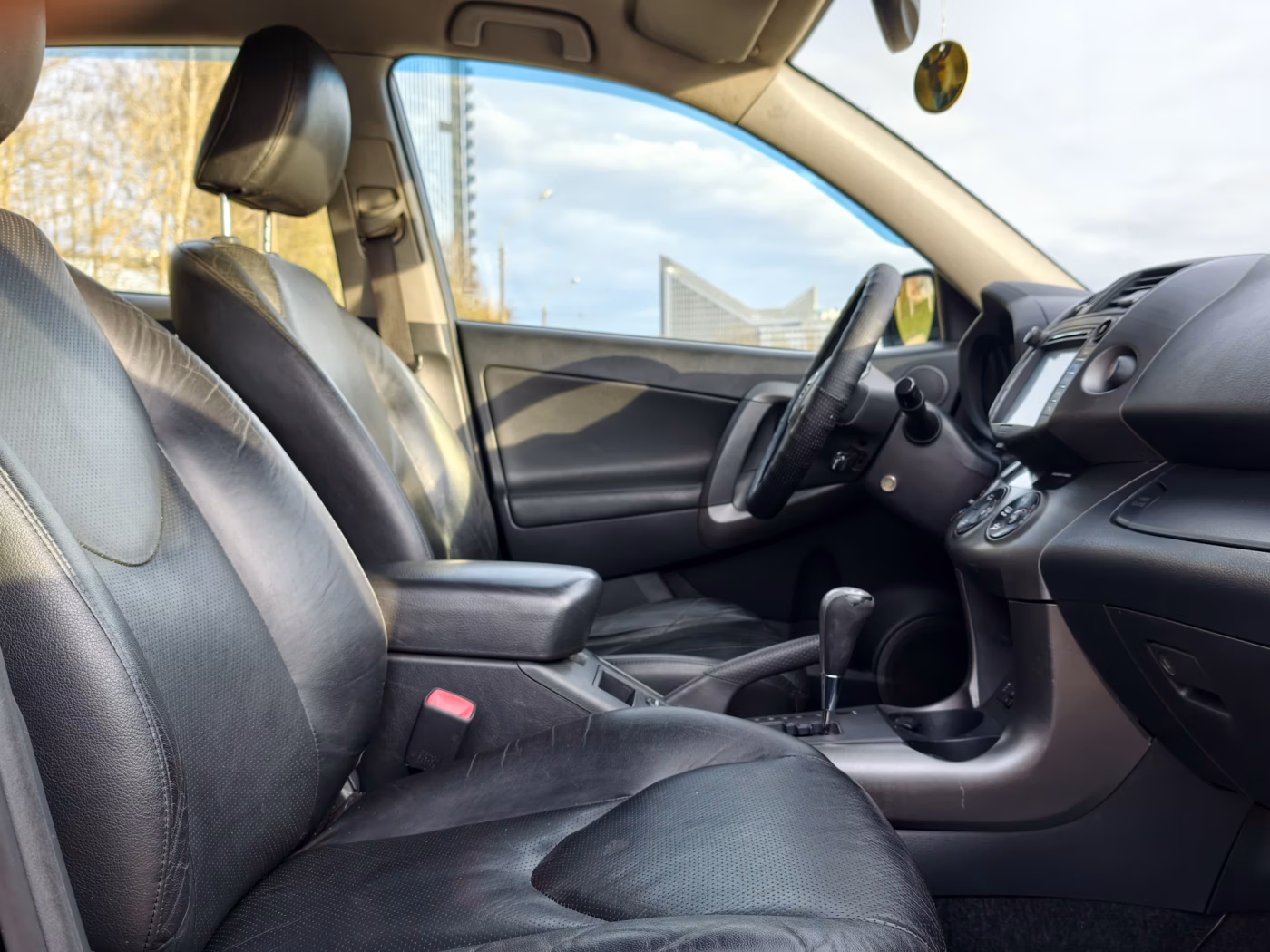 Toyota RAV4 фото 13