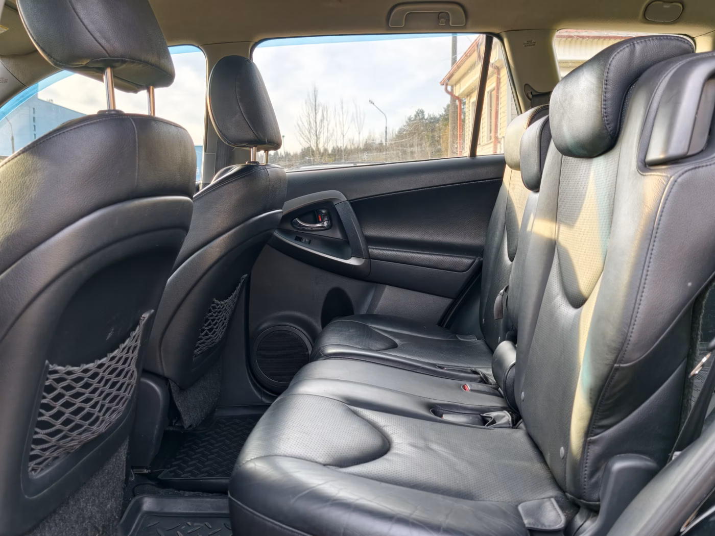 Toyota RAV4 фото 11