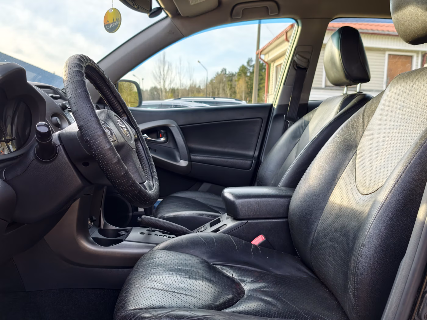 Toyota RAV4 фото 10