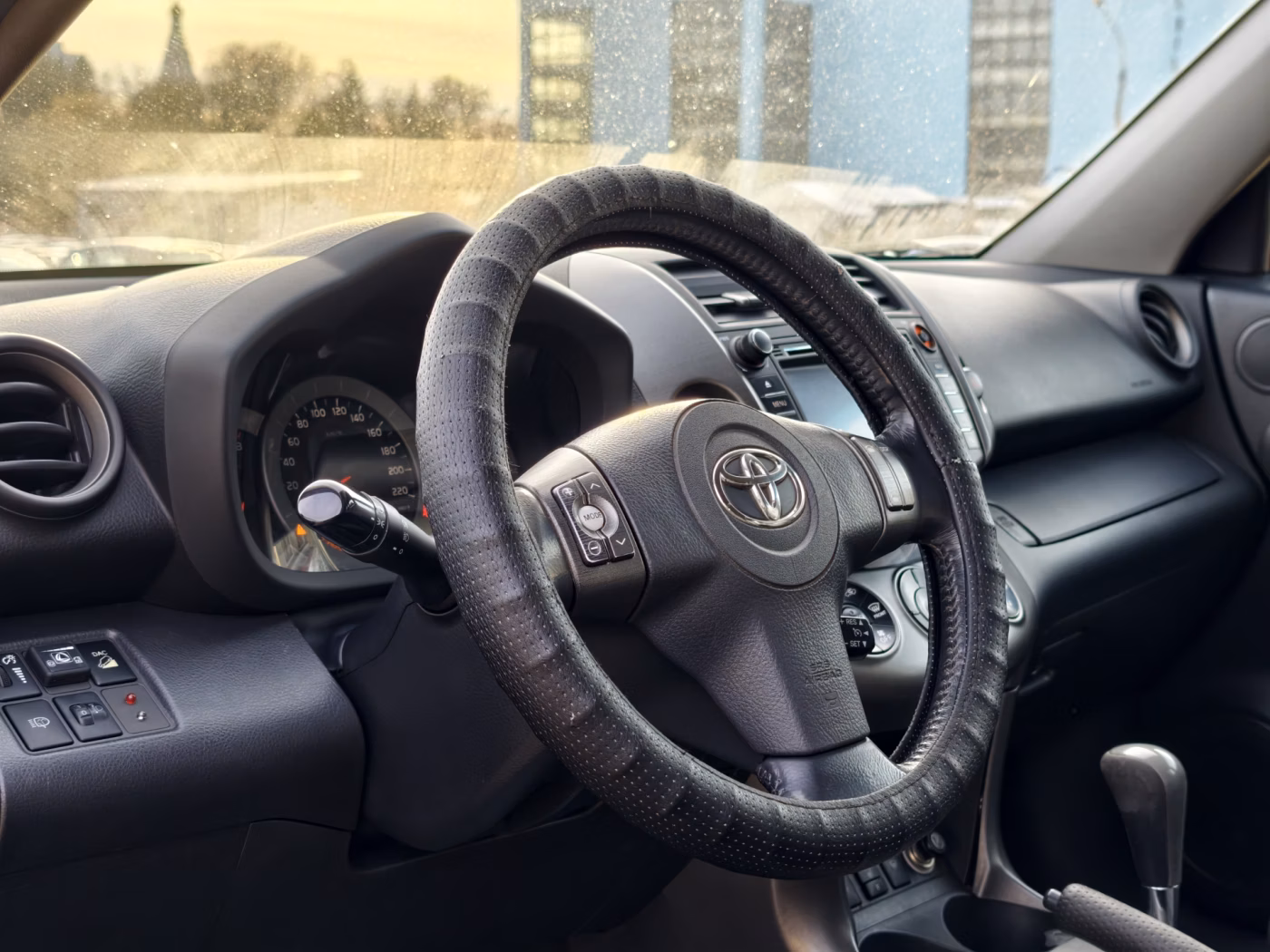Toyota RAV4 фото 9