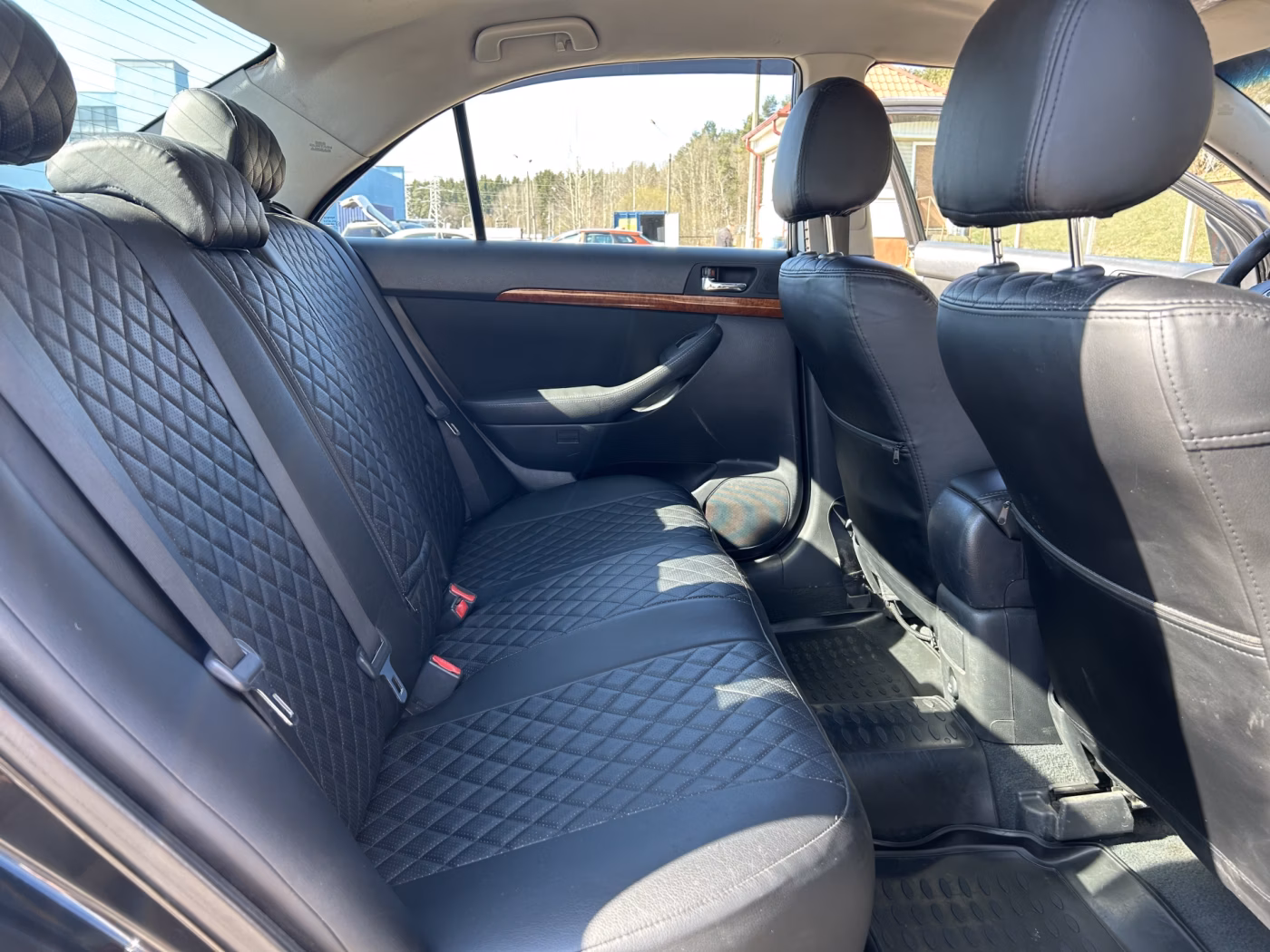 Toyota Avensis фото 12