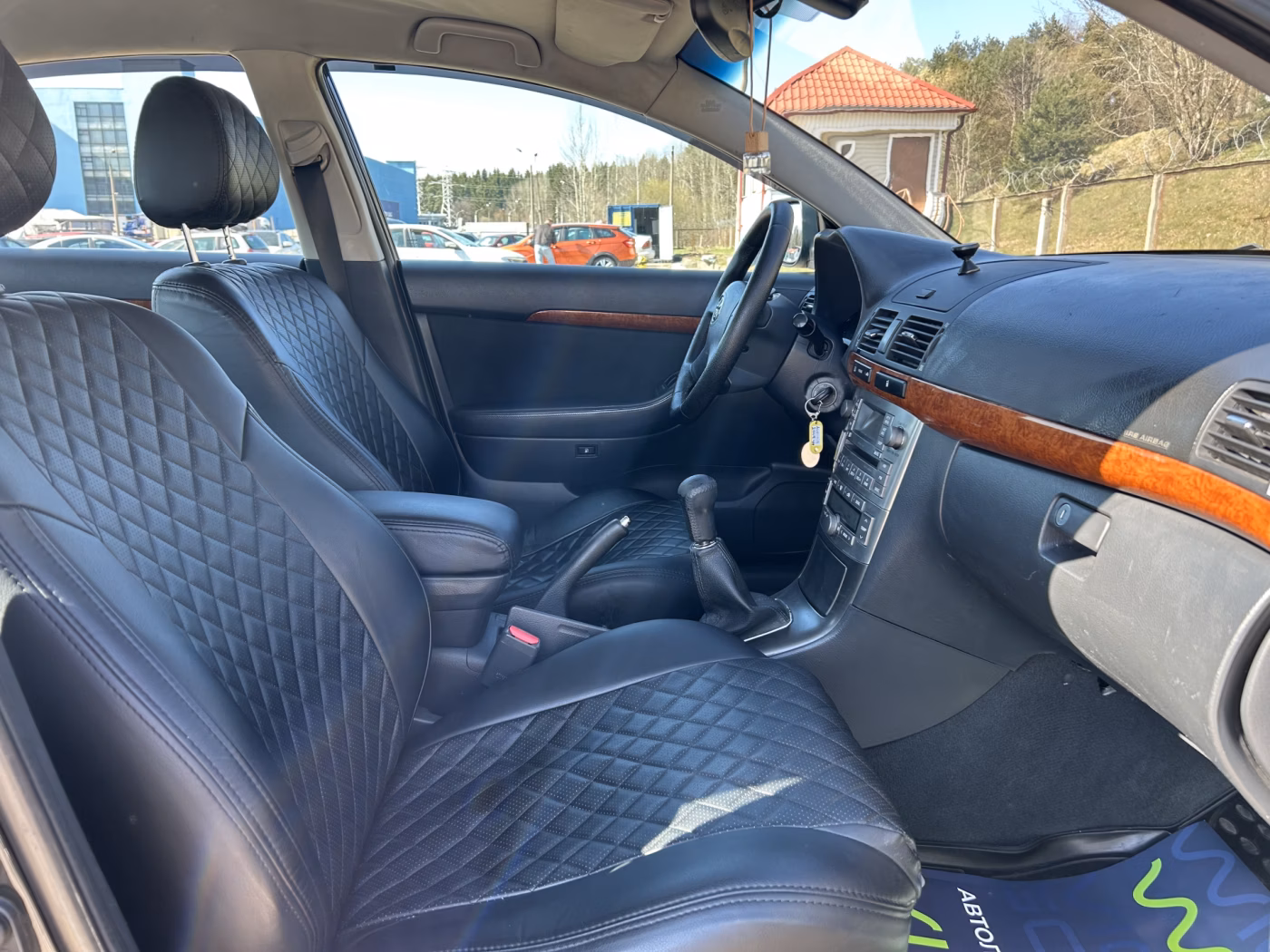 Toyota Avensis фото 13