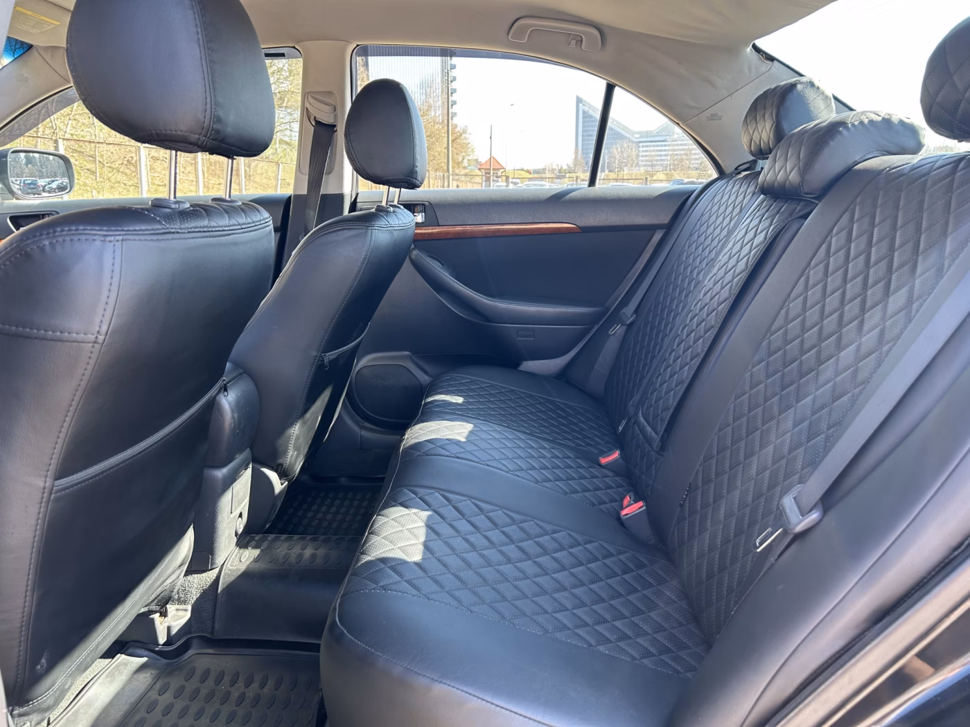 Toyota Avensis фото 11