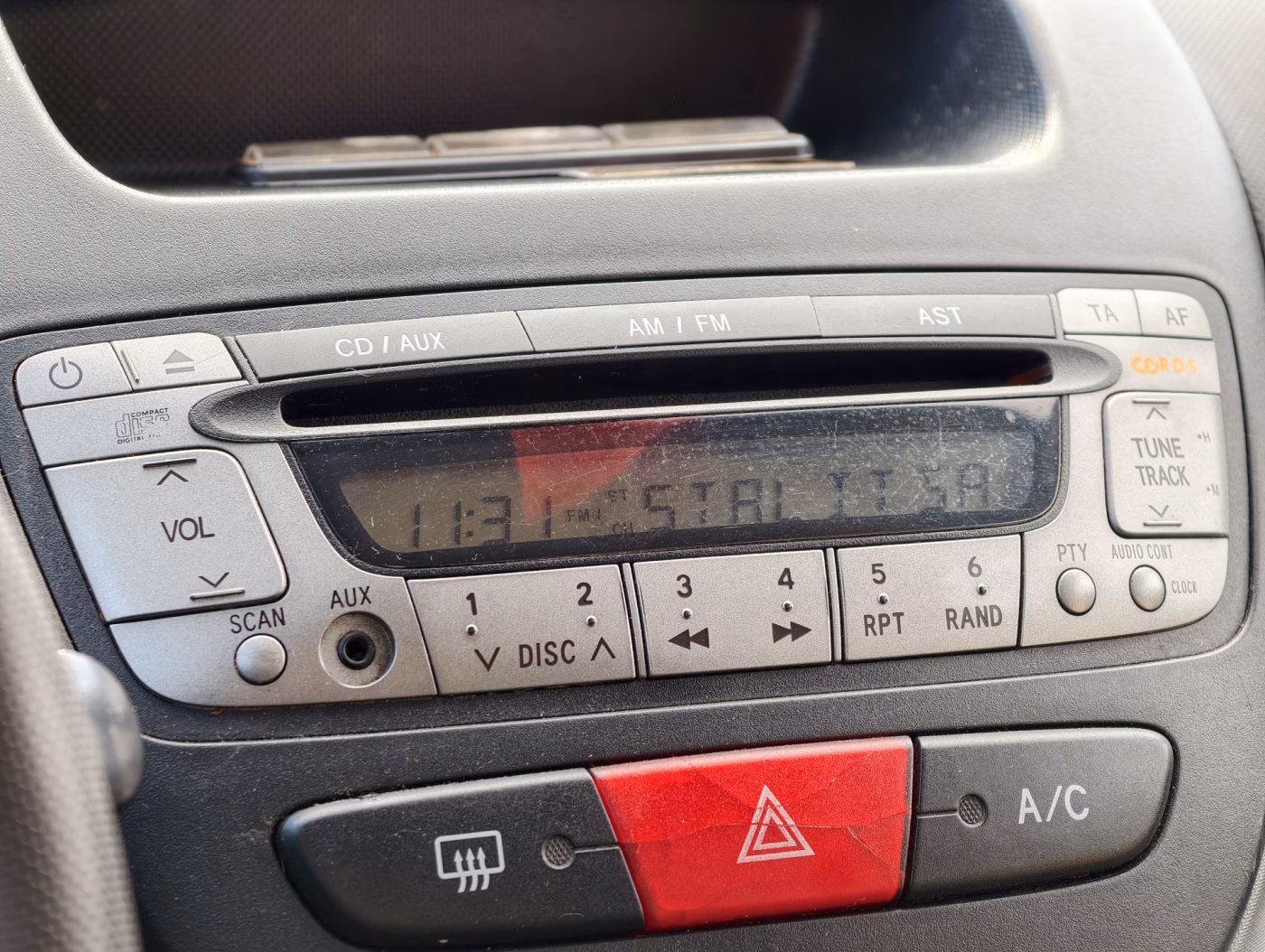 Peugeot 107 фото 16