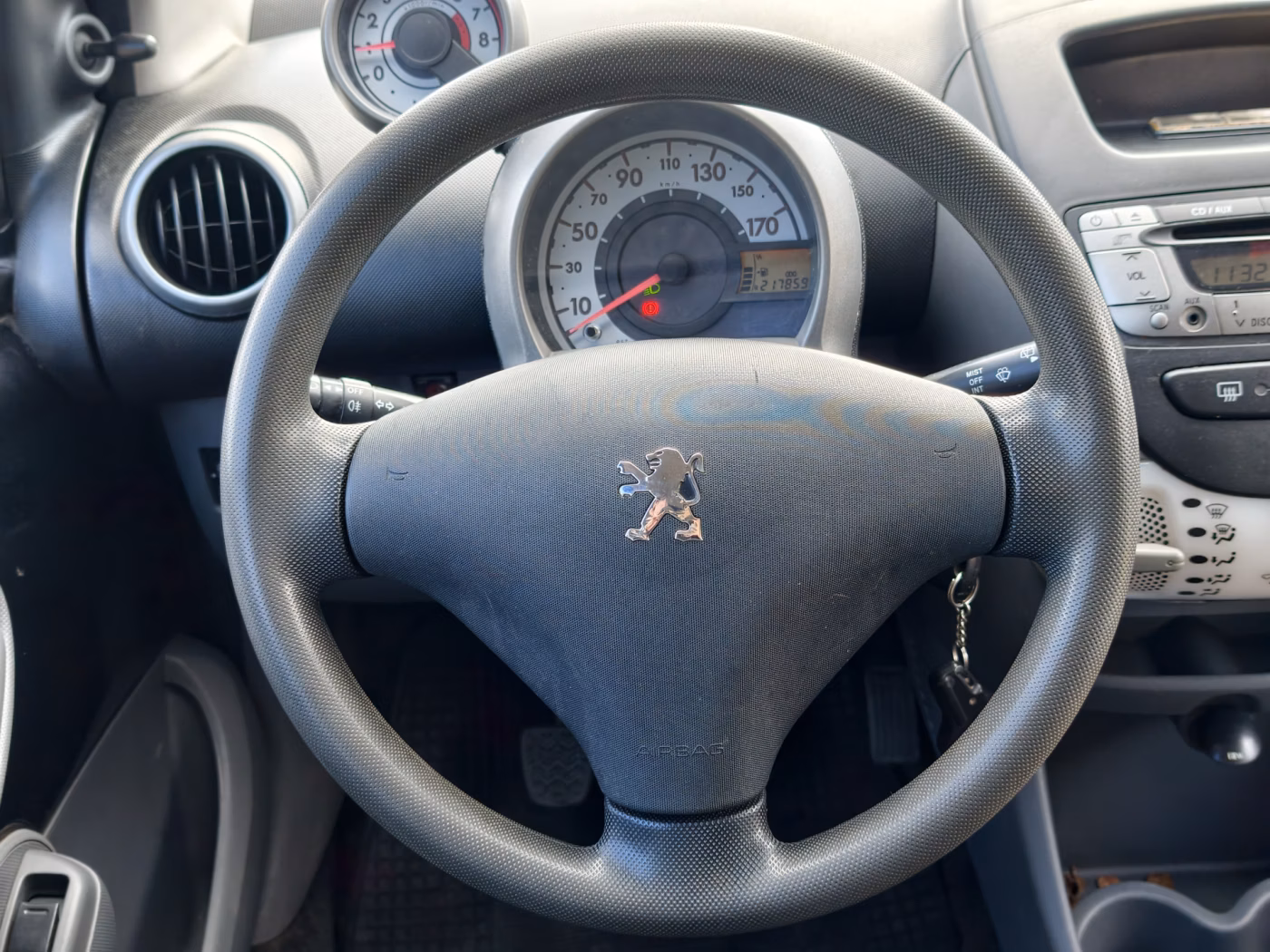 Peugeot 107 фото 13