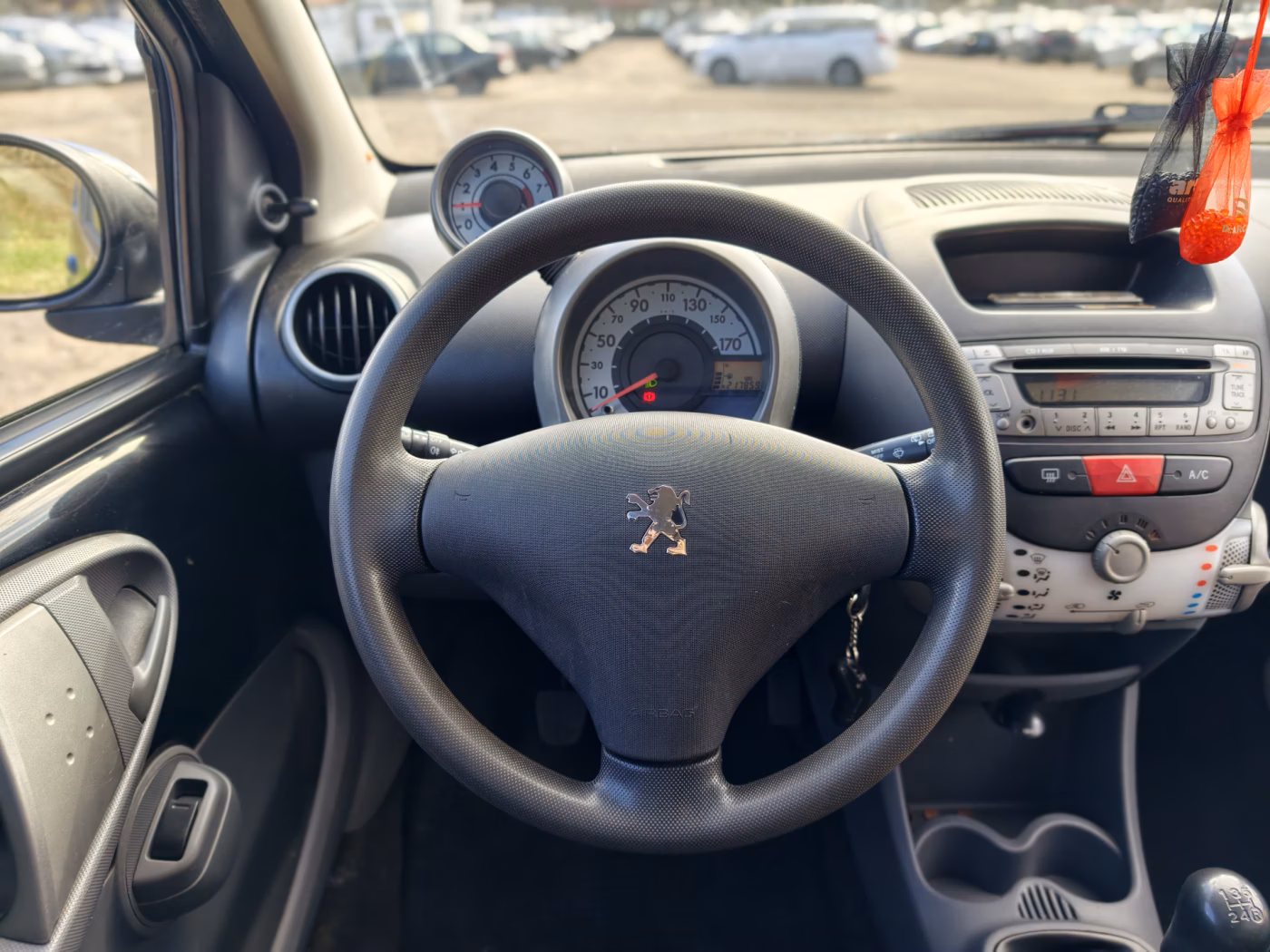 Peugeot 107 фото 12