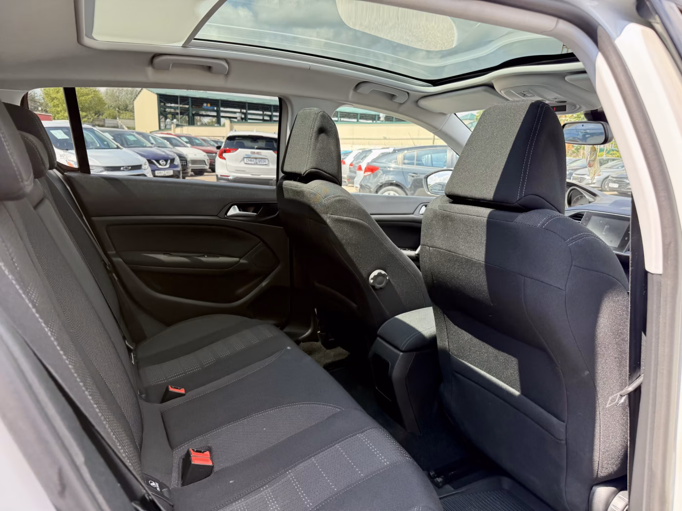 Peugeot 308 фото 16