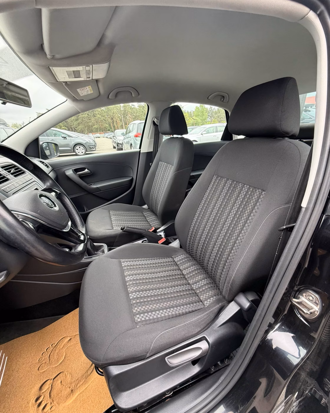 Volkswagen Polo Sedan фото 11