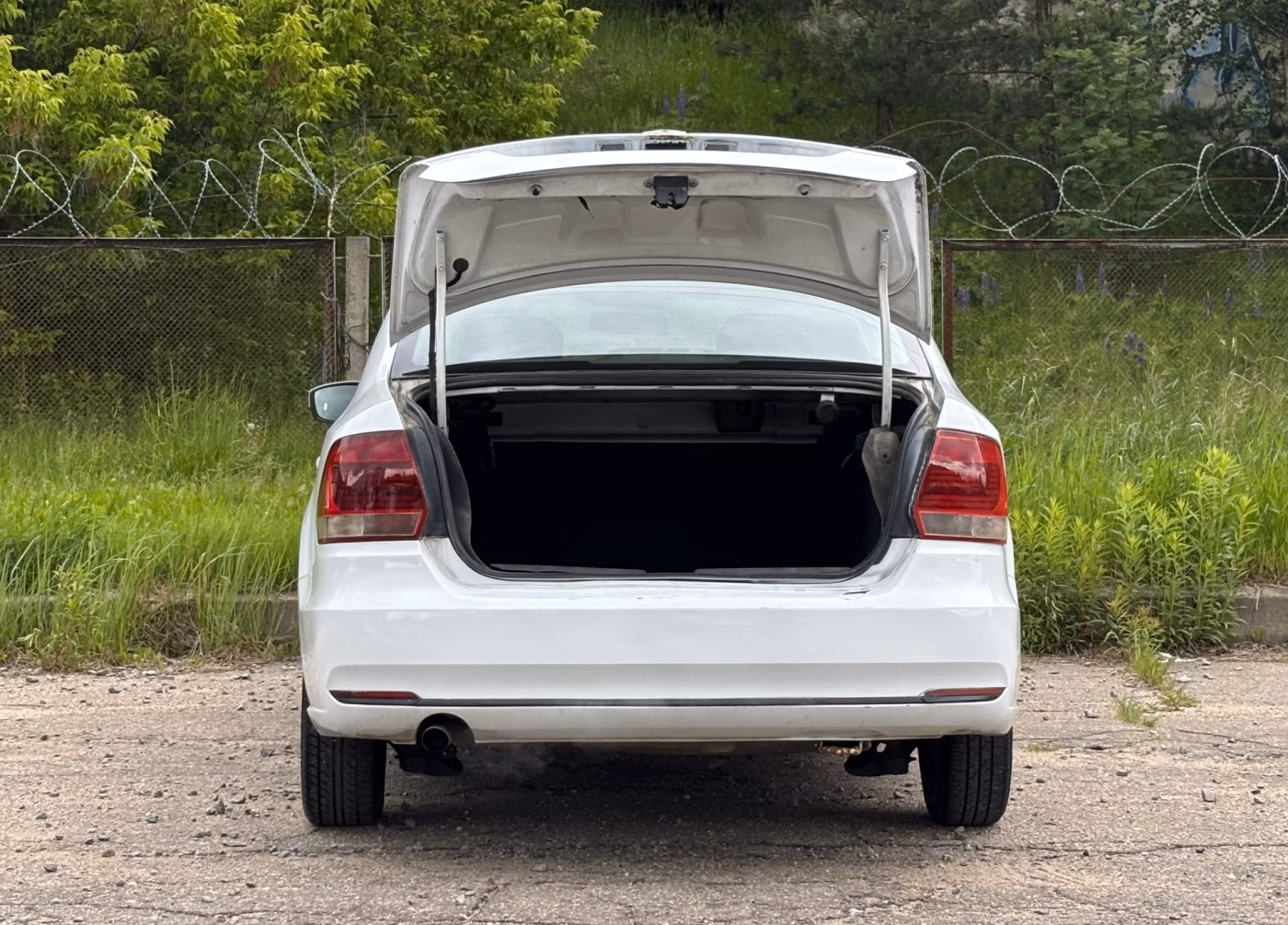 Volkswagen Polo Sedan фото 8