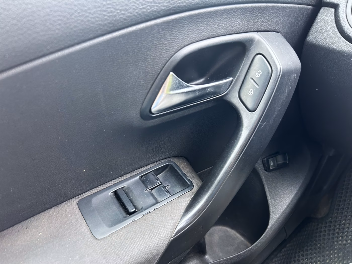 Volkswagen Polo Sedan фото 18