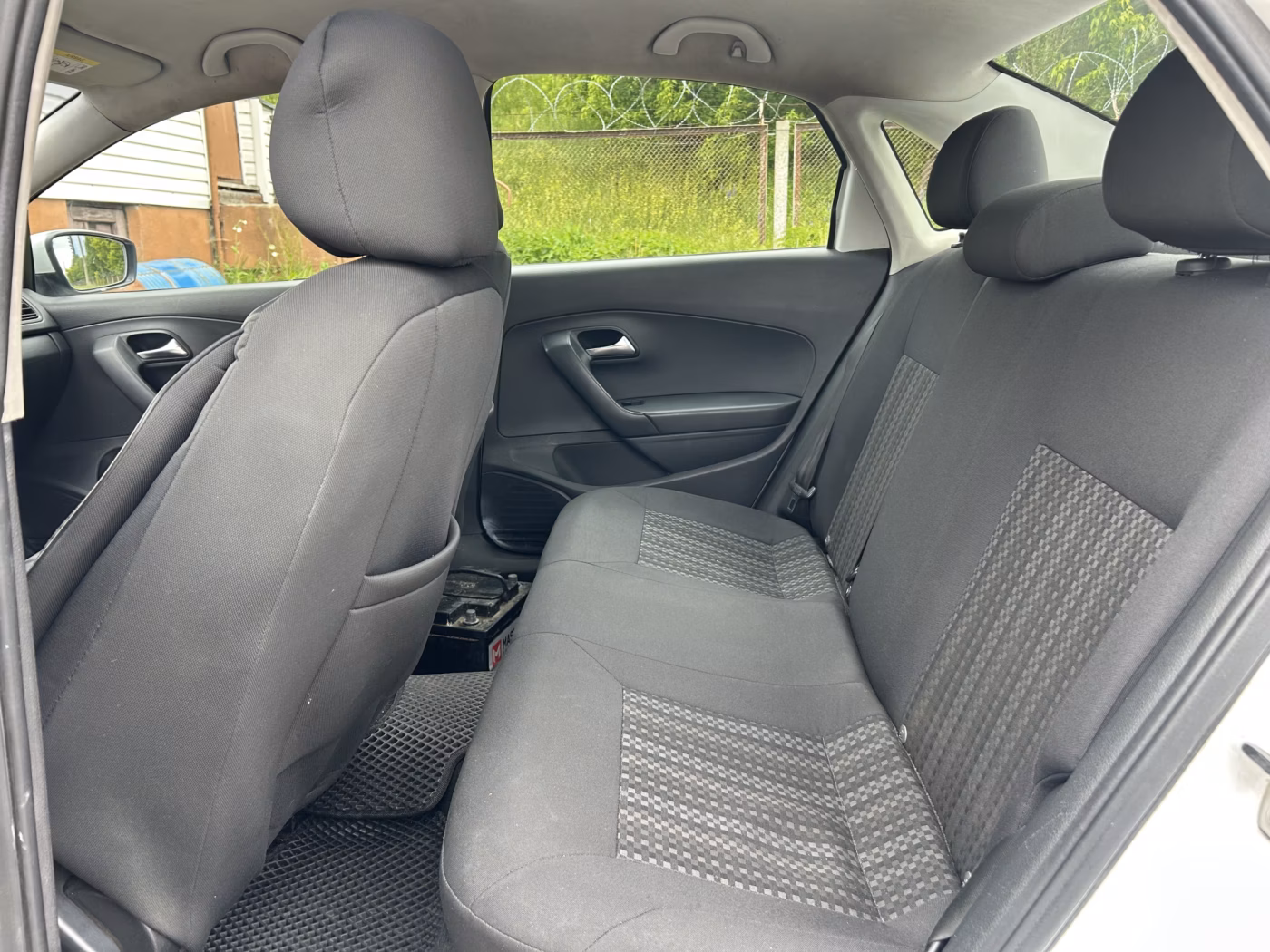 Volkswagen Polo Sedan фото 11