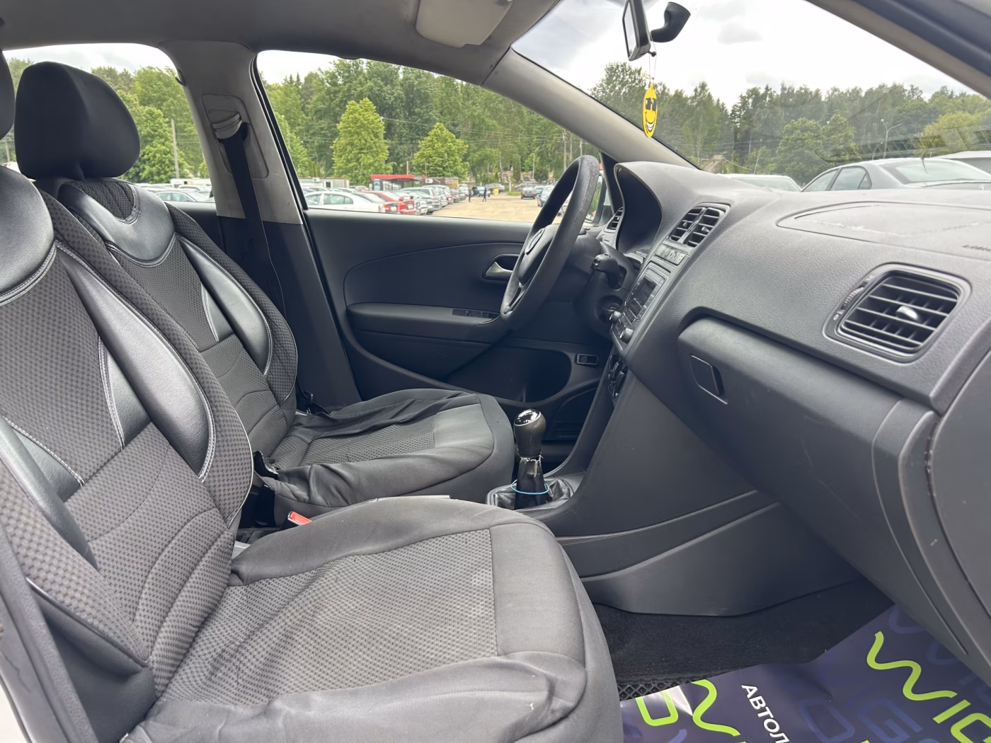 Volkswagen Polo Sedan фото 13