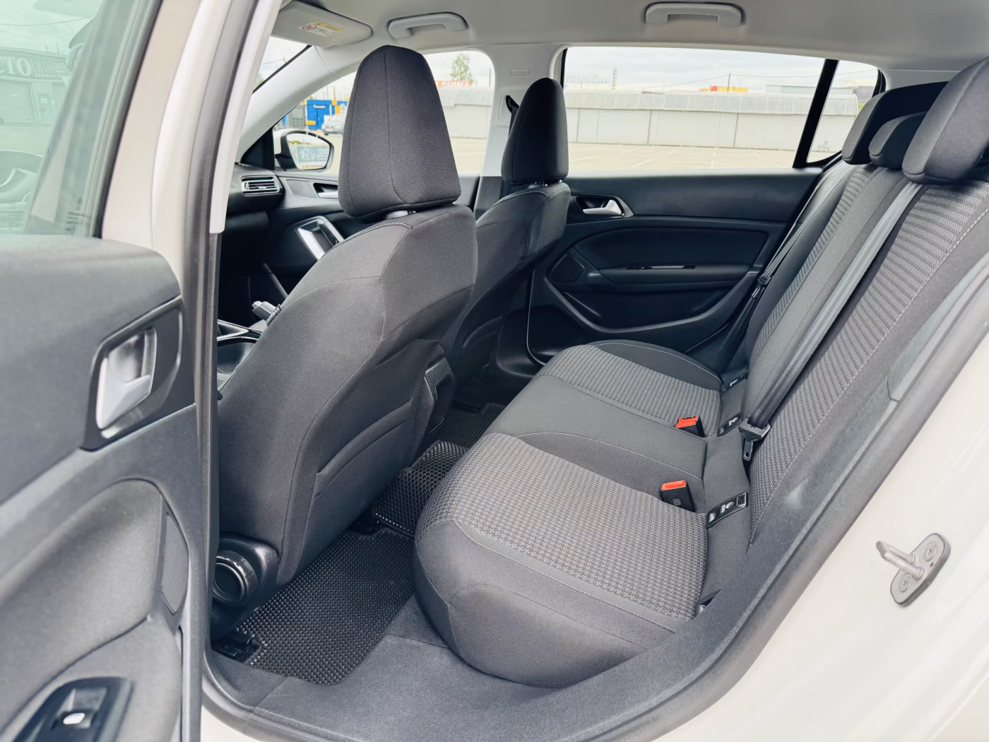 Peugeot 308 фото 6