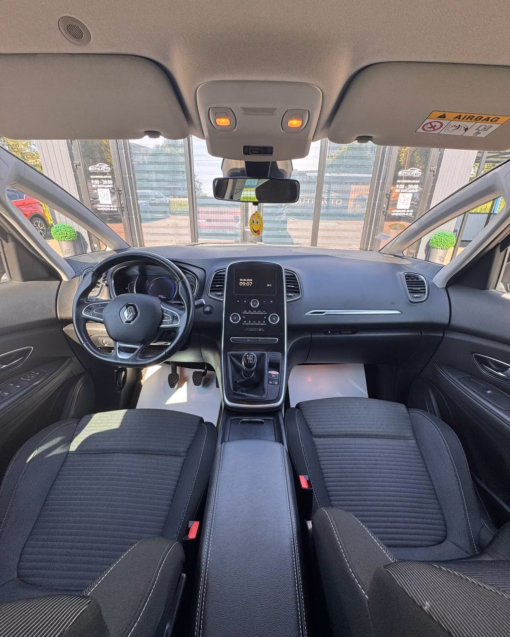 Renault Scenic фото 12