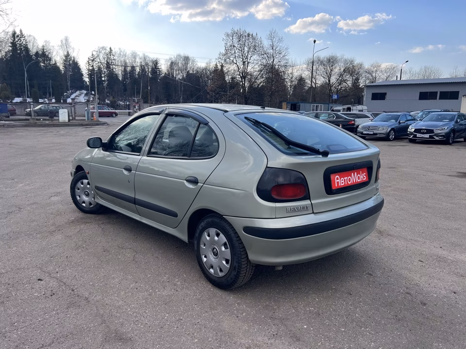Renault Megane фото 8