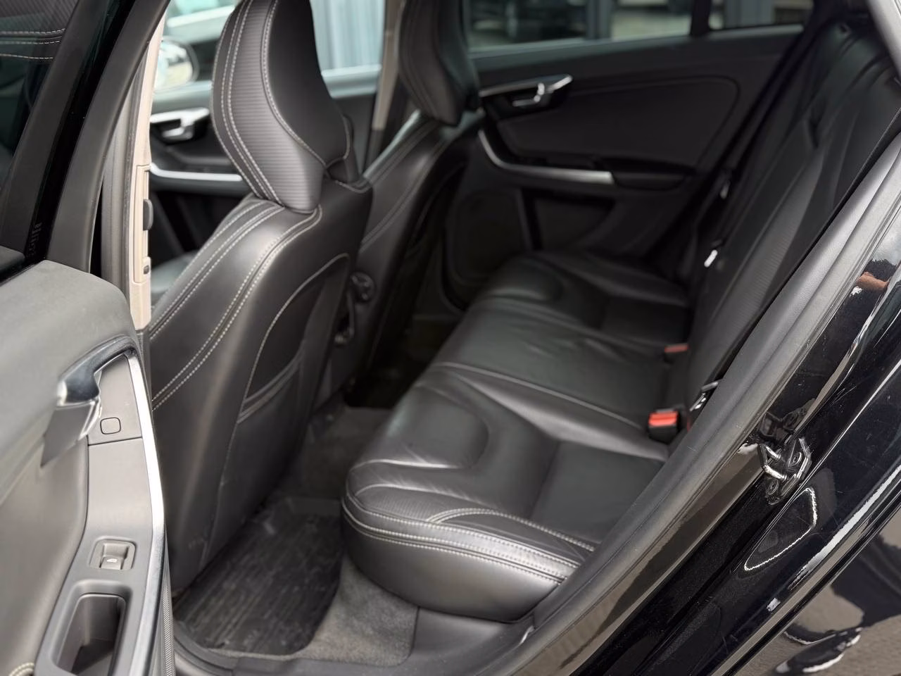 Volvo V60 фото 9