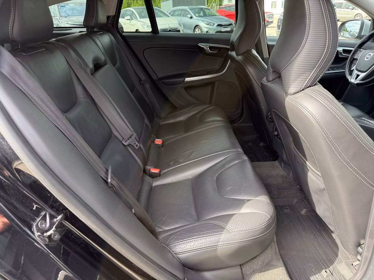 Volvo V60 фото 12