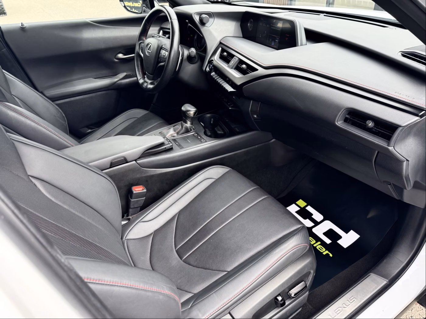 Lexus UX фото 17