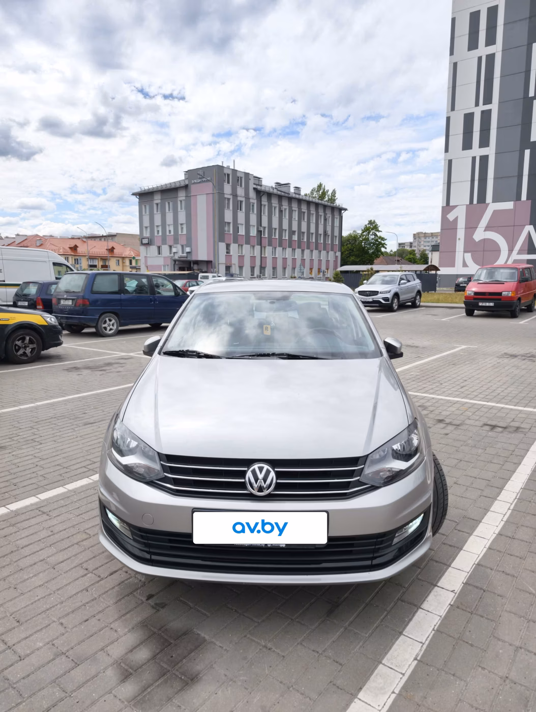 Volkswagen Polo Sedan фото 2